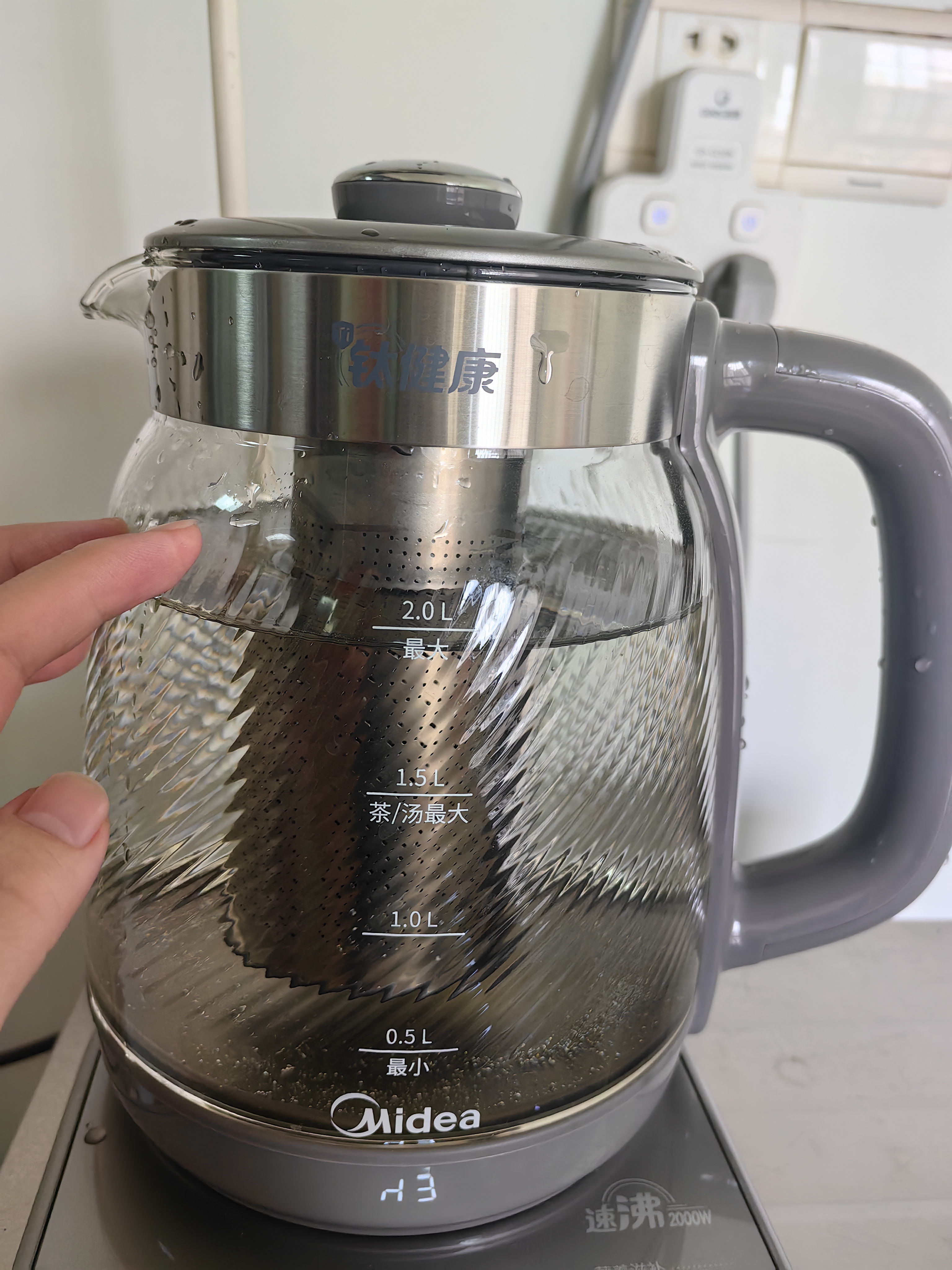 美的（Midea）纯钛0涂层养生壶 恒温烧水壶 家用调奶器 全自动一体电热水壶煮茶器 2000W纯钛发热盘+纯钛茶篮 2L 实拍图