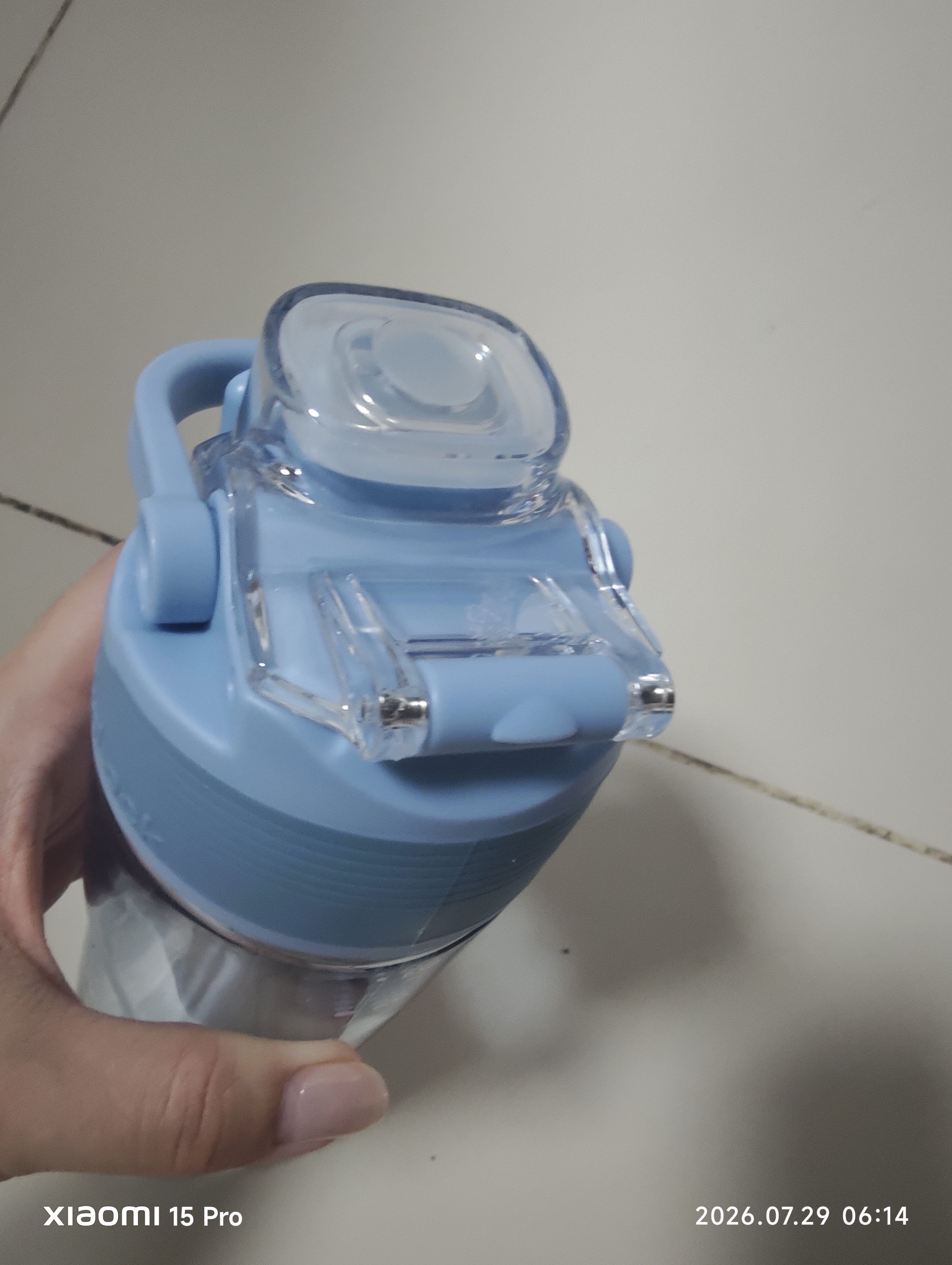乐扣乐扣（LOCK&LOCK）人鱼线塑料运动水杯夏天便携水壶带刻度提手男女水杯子700ML蓝色 实拍图