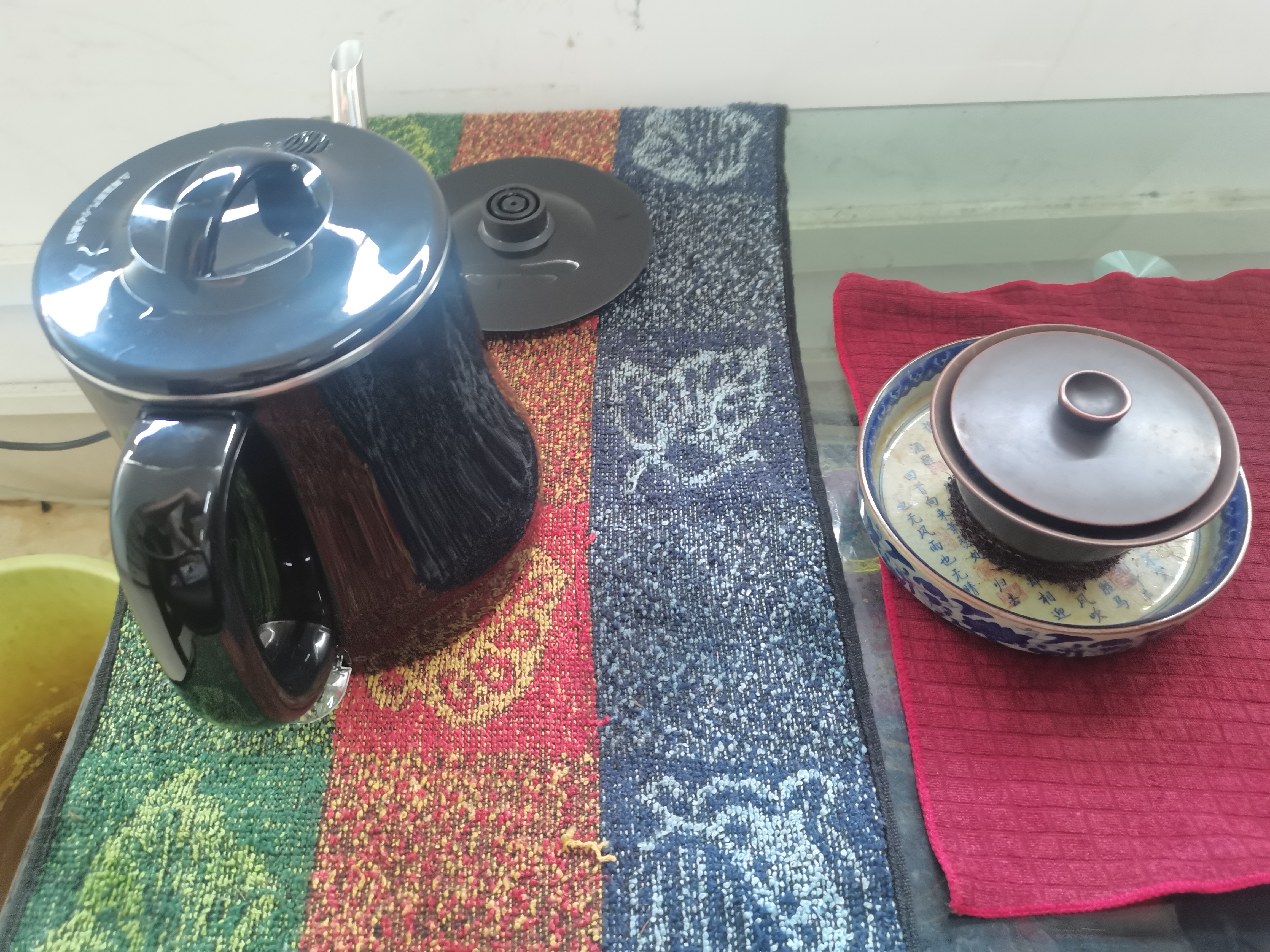 美的（Midea）煮茶器小型大功率烧水壶 无缝内胆 双层防烫 黑色分离式泡茶煮茶炉 MK-PCE071 0.6L【人气热卖】无缝内胆 实拍图