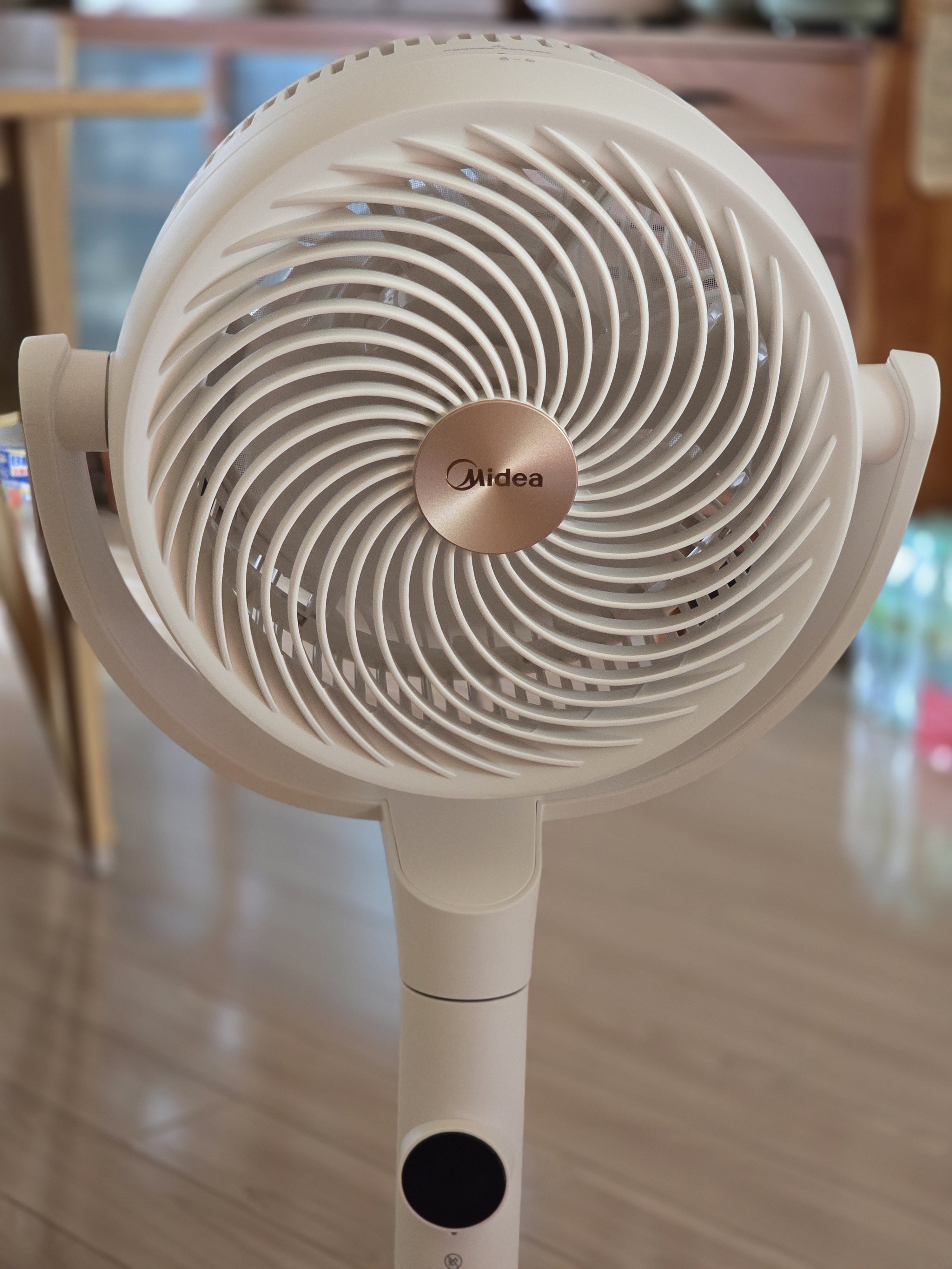 美的（Midea）【净化驱蚊】空气循环扇直流变频新款大风力家用落地扇3D摇头桌面电风扇卧室静音一级能效GDJ24DXS 实拍图