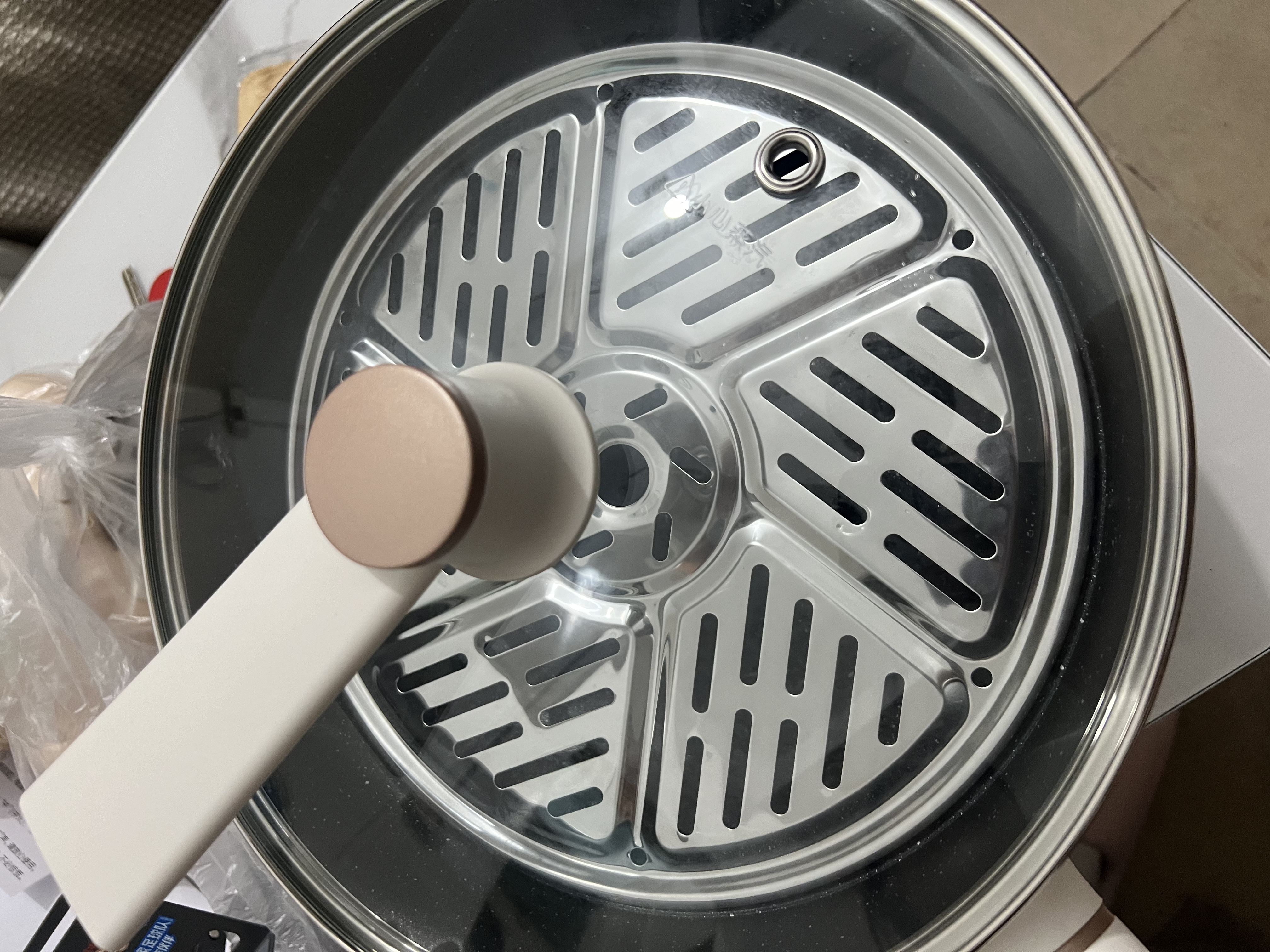 美的（Midea）电炒锅不粘锅一体插电多功能铁锅电炒锅多功能一体炒菜锅电锅插电一体家用蒸煮煎炒多用途锅 4L 【配蒸片竹铲 1800W】HGE2811C 实拍图