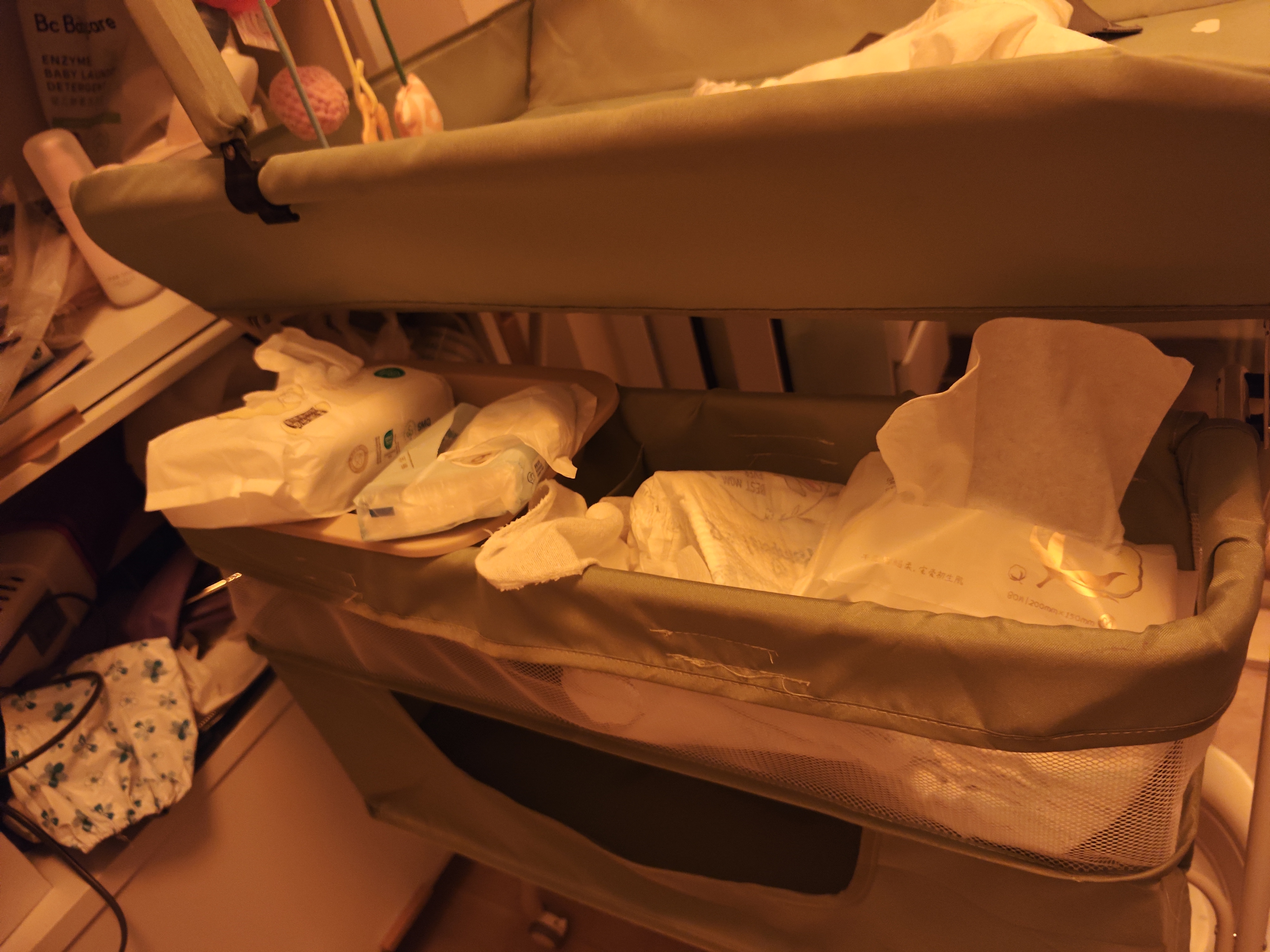 ANGI BABY婴儿尿布台护理台多功能婴儿床新生儿抚触台可放洗澡盆移动宝宝床 【升级款绿】双层置物+加强骨架 实拍图