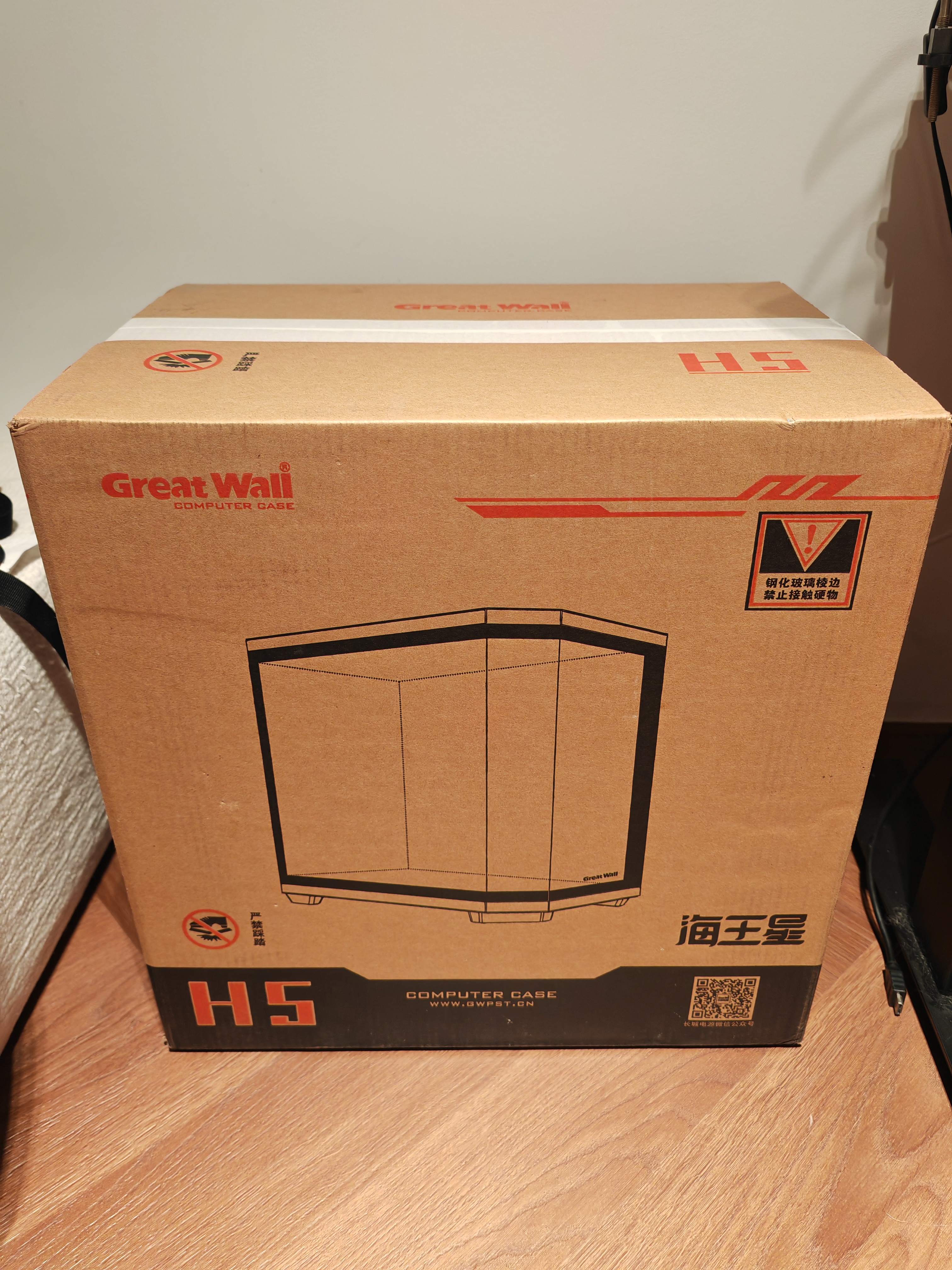 长城（Great Wall）海王星H5W电竞海景房机箱（双显卡/三面玻璃/卡扣式便拆/9槽PCI/双360水冷位/10风扇位/背插主板） 实拍图