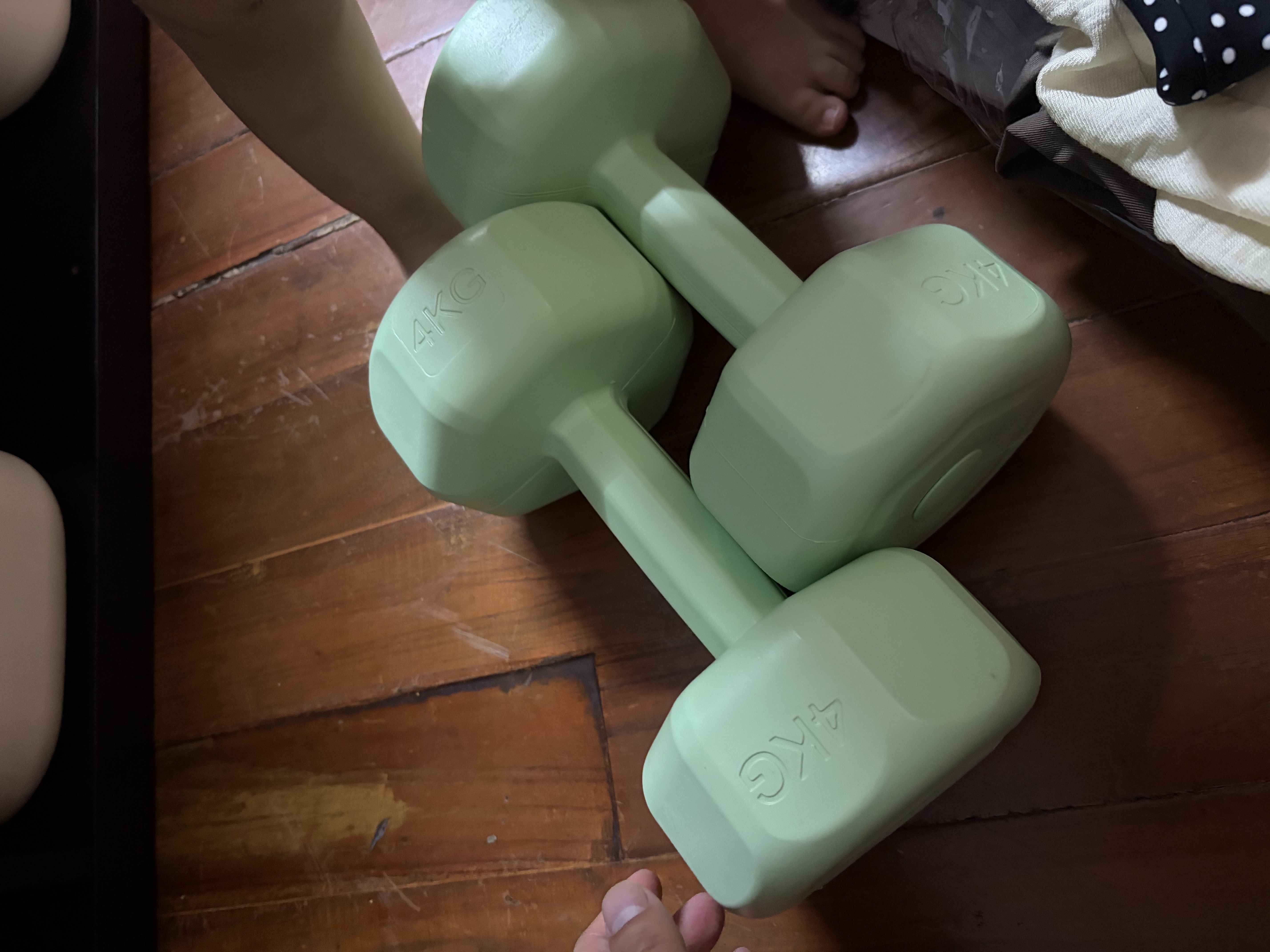 【百万爆品】环保六角小哑铃女士健身家用练臀练手臂居家健身器材 苹果绿 4KG *2共8kg 进阶/塑形力量 实拍图
