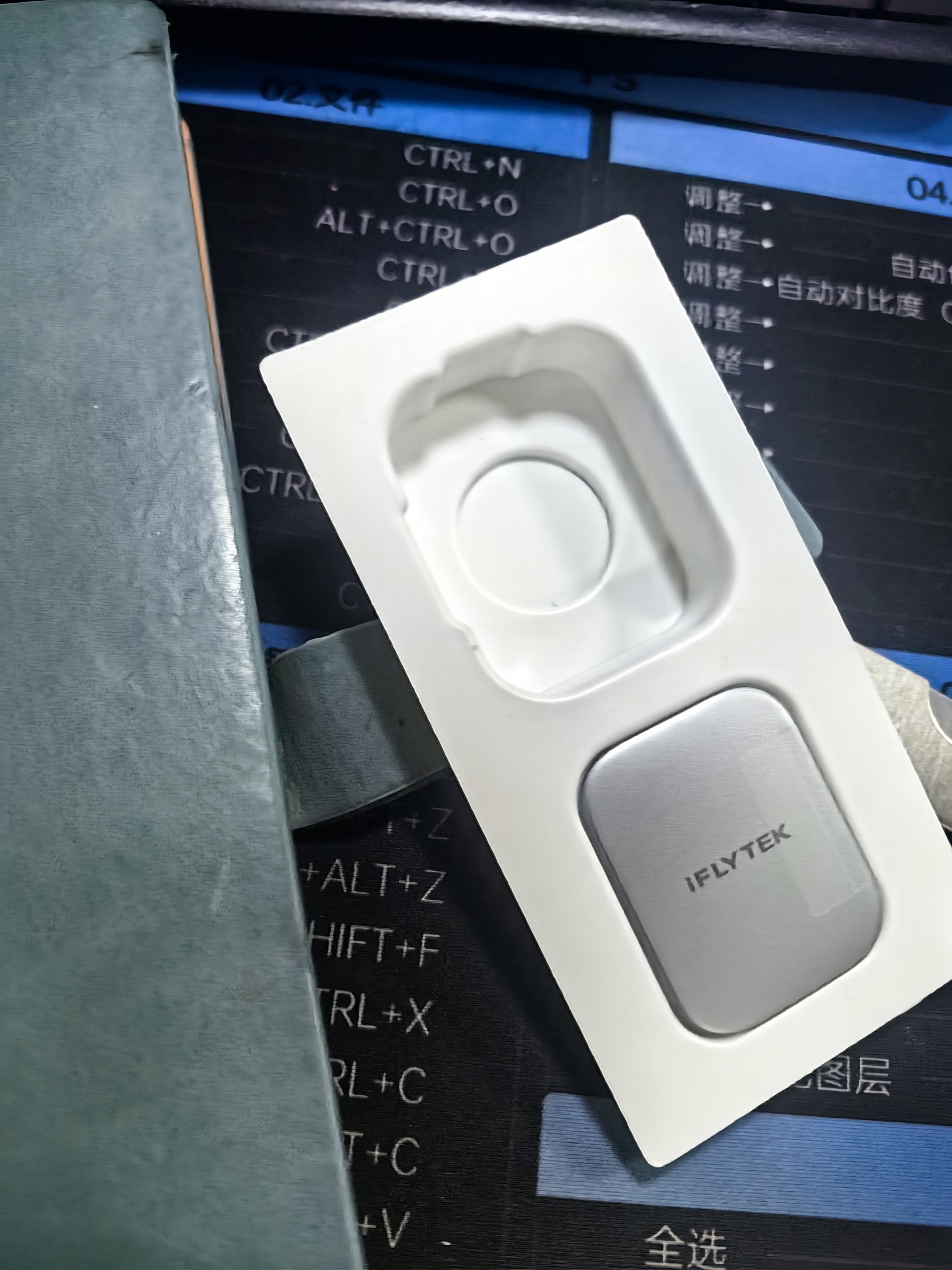 科大讯飞AI录音笔Pokee 小巧便携录音笔豆卡片 讯飞转文字会议纪要会议记录神器录音设备耳机 实拍图