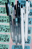 斑马牌（ZEBRA）0.4mm按动子弹头中性笔 彩色学生绘画签字笔标注填色手账笔水笔 JJS29-R1 白杆黑芯 单支装 实拍图
