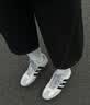 adidas「T头鞋」BARREDA休闲板鞋德训鞋男女阿迪达斯官方轻运动   灰色/黑色/树脂黄   42.5 实拍图