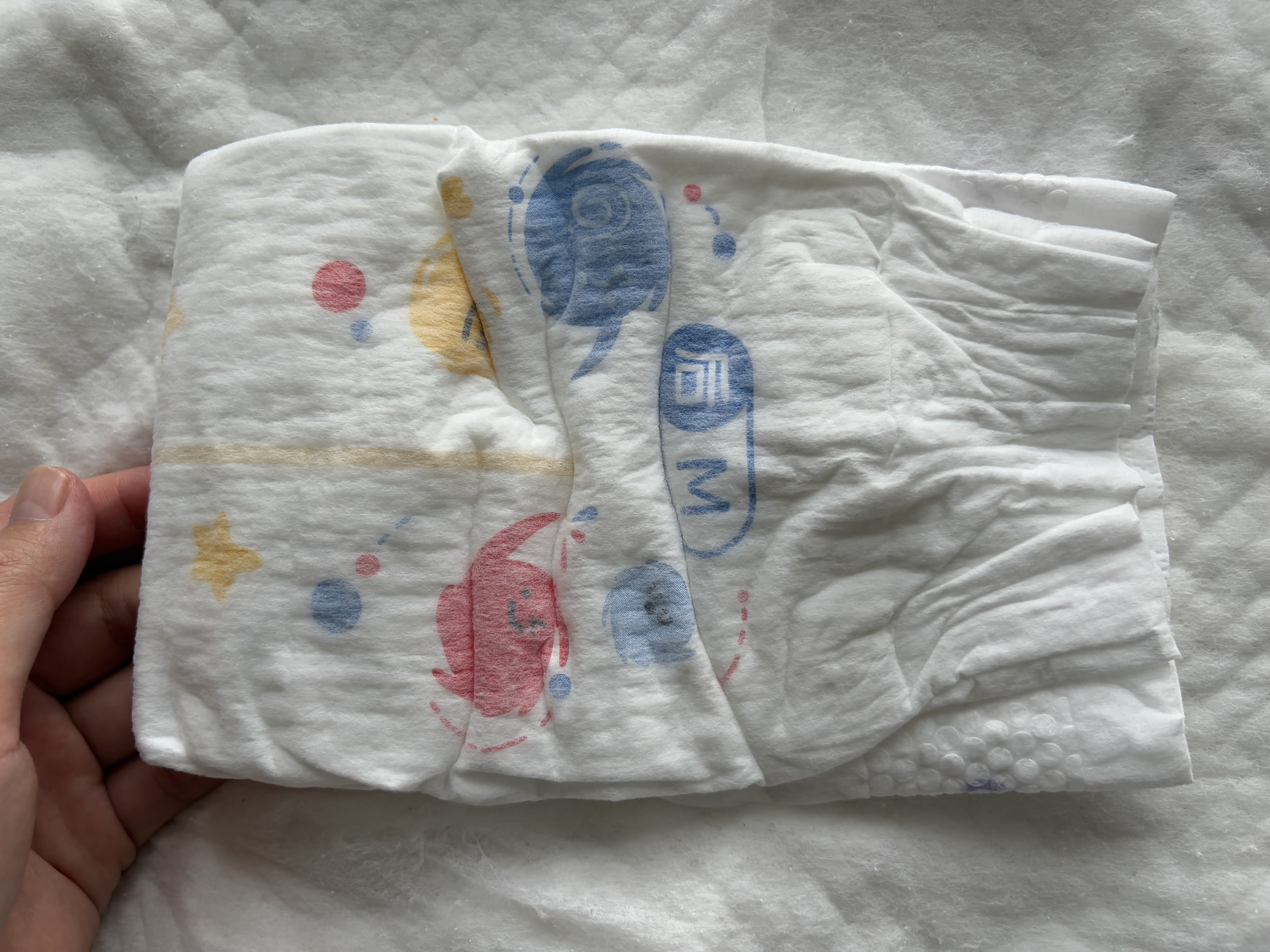 好奇（Huggies）金装小黑洞纸尿裤M162片(6-11kg)尿不湿【速干不易红】 实拍图