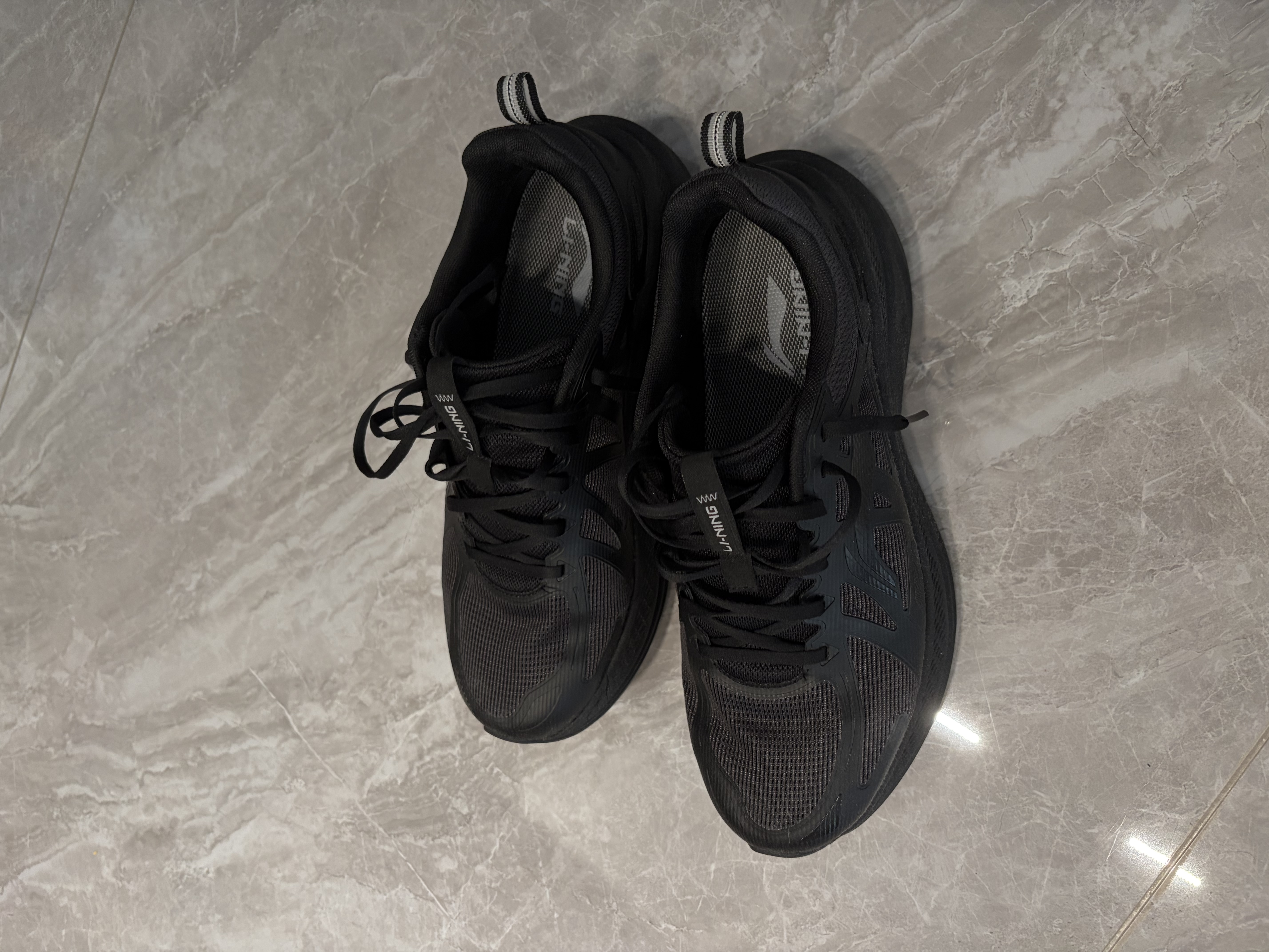 耐克NIKE男子跑步鞋减震 迈柔VOMERO 18 运动鞋HM6803-215黑灰 42.5 实拍图