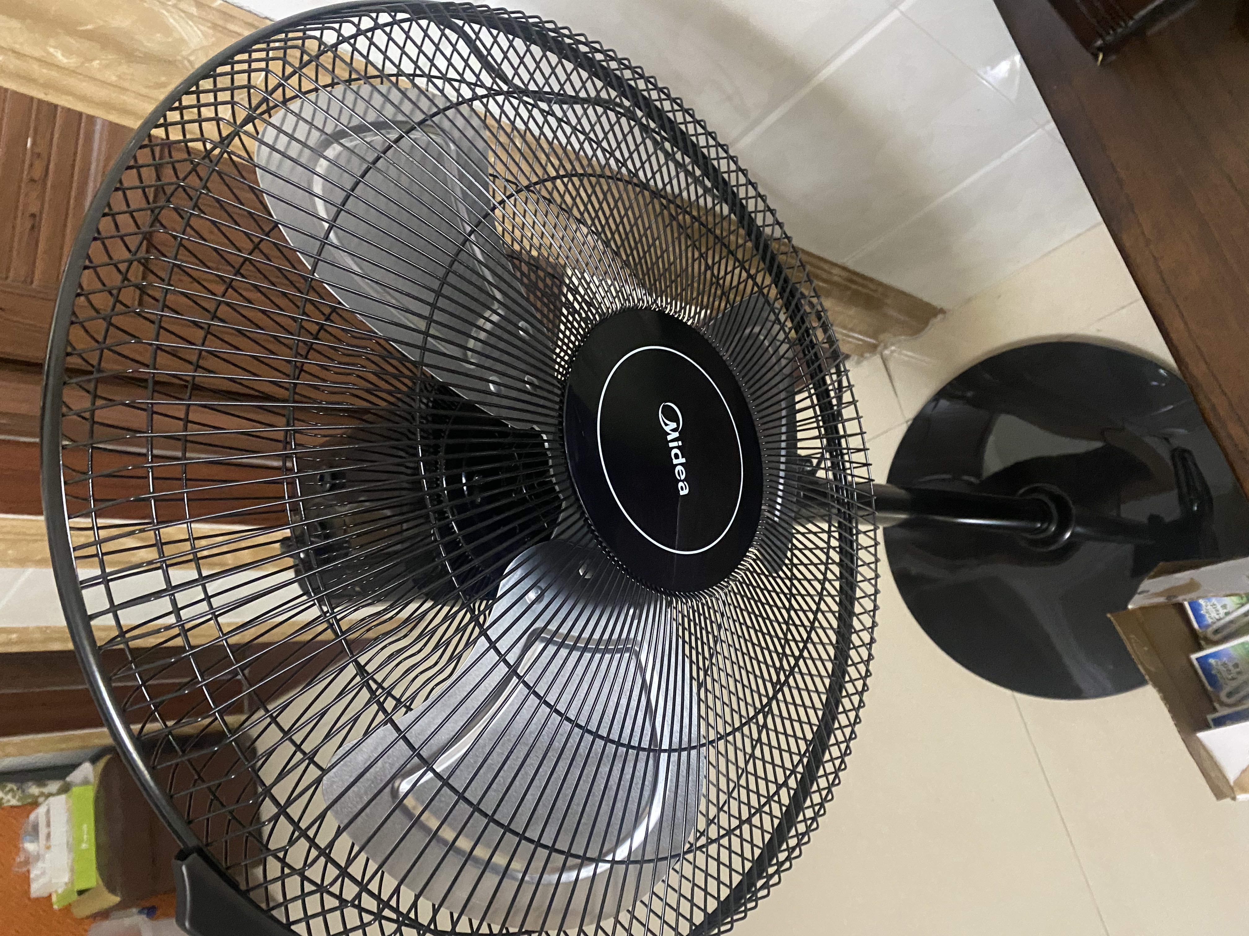 美的（Midea）【金属铝片】工业电风扇/飓风落地扇/空气通风金属扇/牛角扇/立式电风扇/大风力宿舍扇 FES45-20A 实拍图
