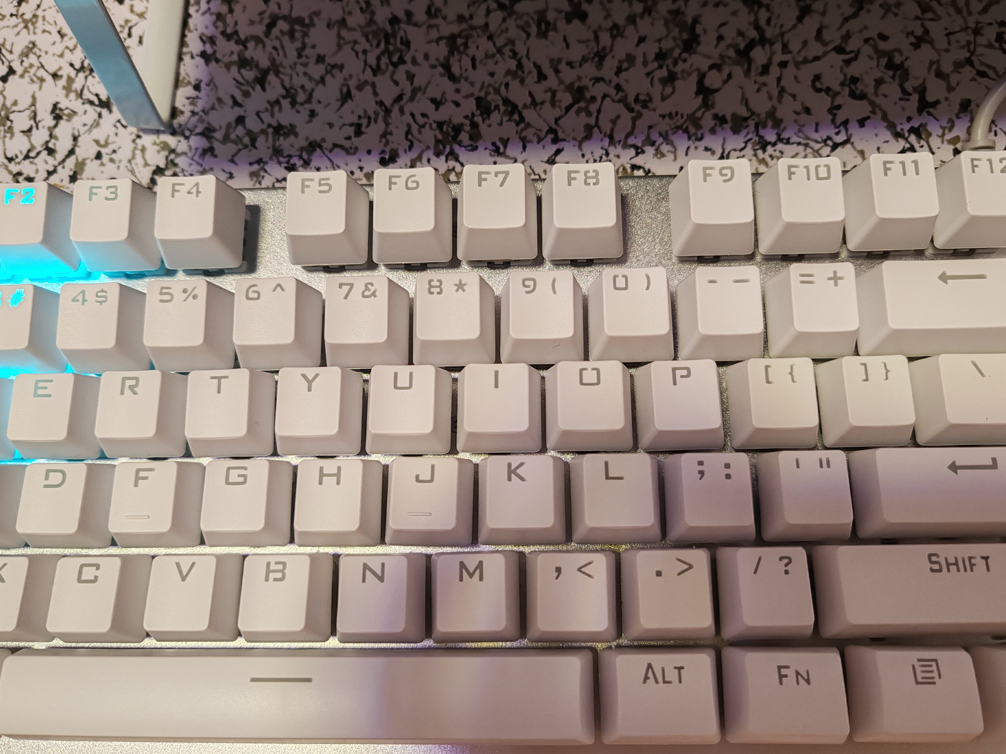 惠普（HP）GK200机械键盘有线办公游戏键盘 20种背光灯效 87键电竞键盘鼠标套装电脑外设键鼠 皎月白【青轴】冰蓝光 实拍图