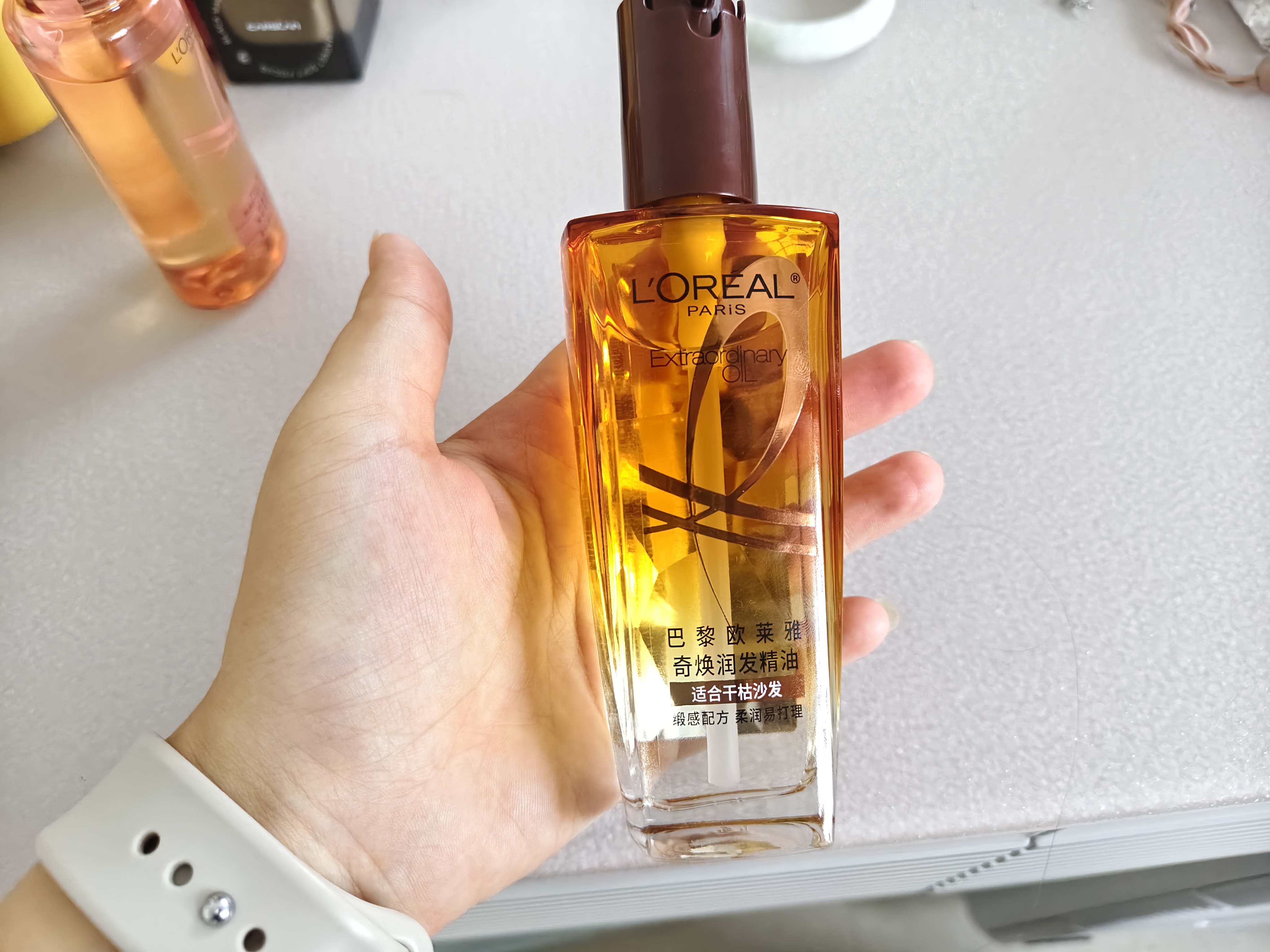 欧莱雅奇焕润发护发精油100ml(小棕瓶 适合干枯沙发 免洗 柔顺 防分叉) 实拍图