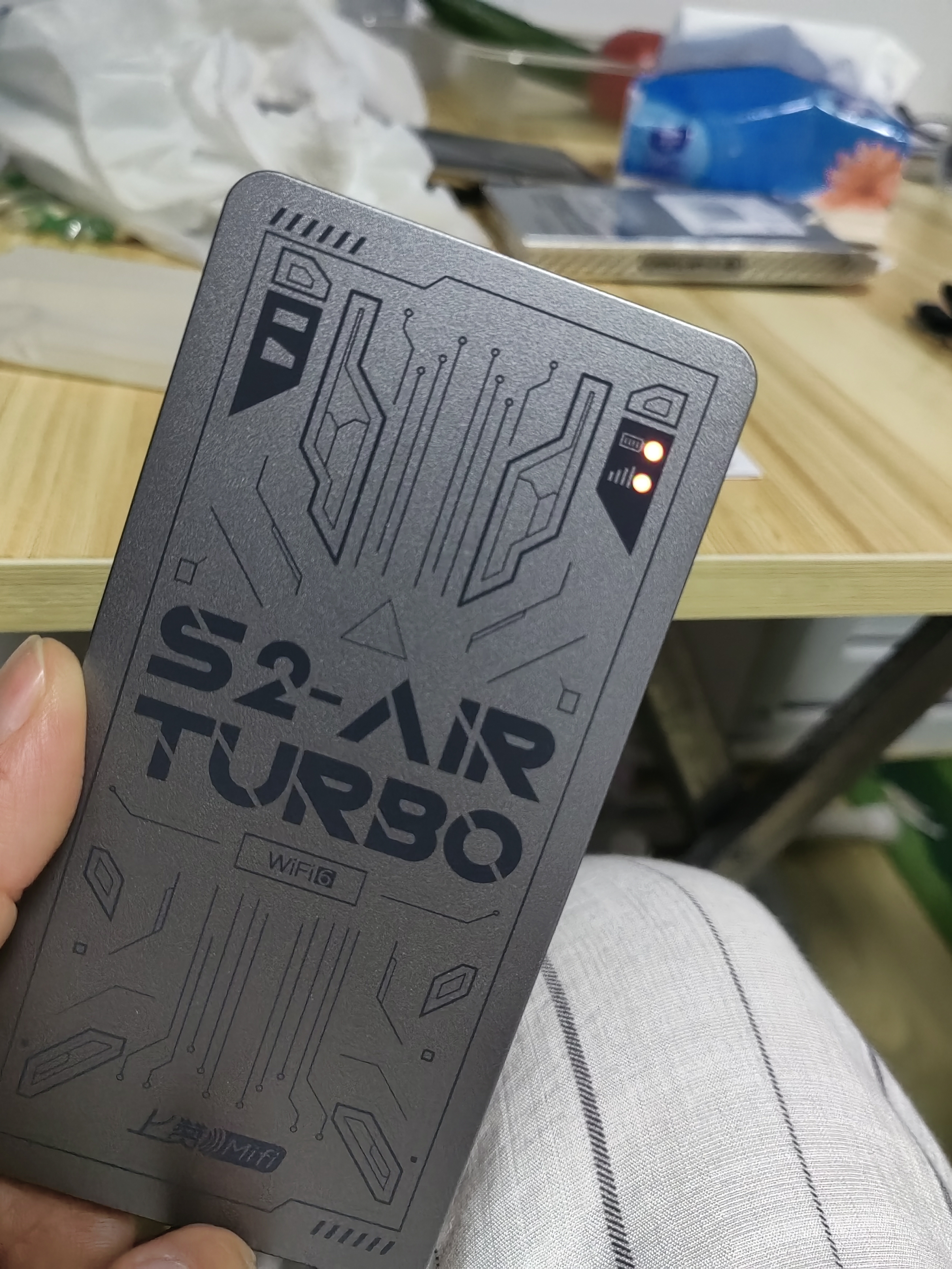 上赞 S2随身wifi 免插卡wifi 6流量4g路由器WiFi无线网卡移动上网卡流量卡三网通 实拍图