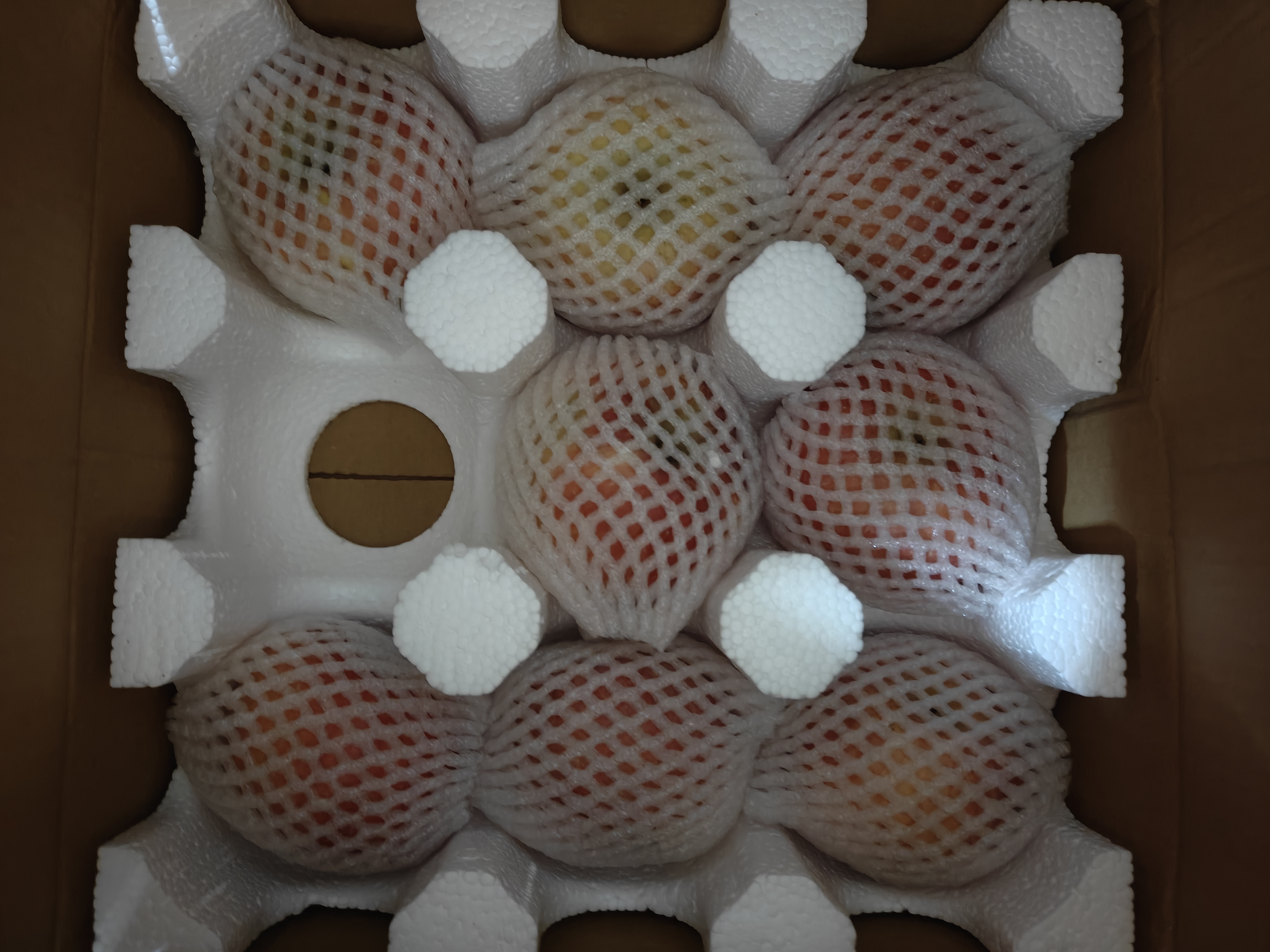 【东东农场专供】山东烟台红富士苹果脆甜多汁栖霞丑苹果 80mm+带箱5斤净重4.5斤 实拍图