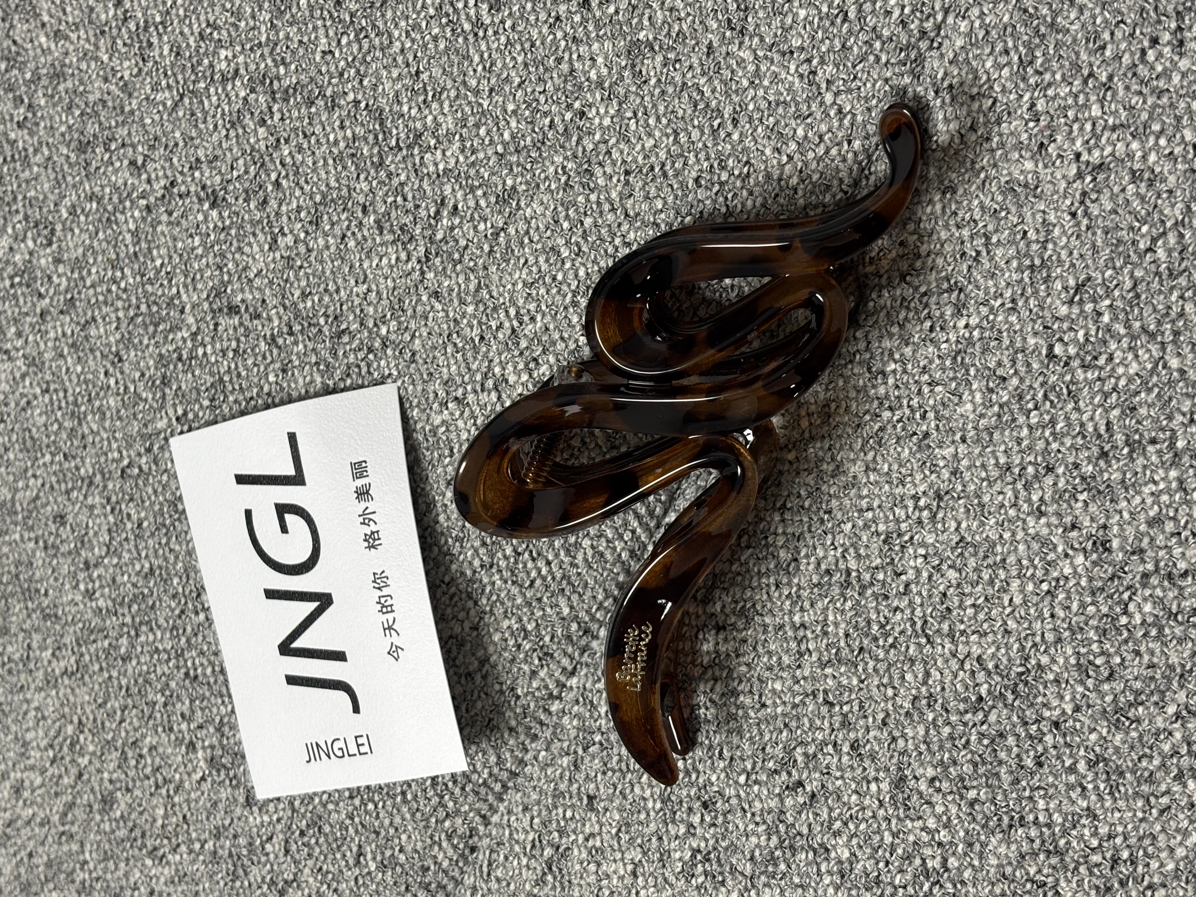晶蕾春日气质小众设计感抓夹女2026新鲨鱼夹高级感头发夹子大号发饰 实拍图