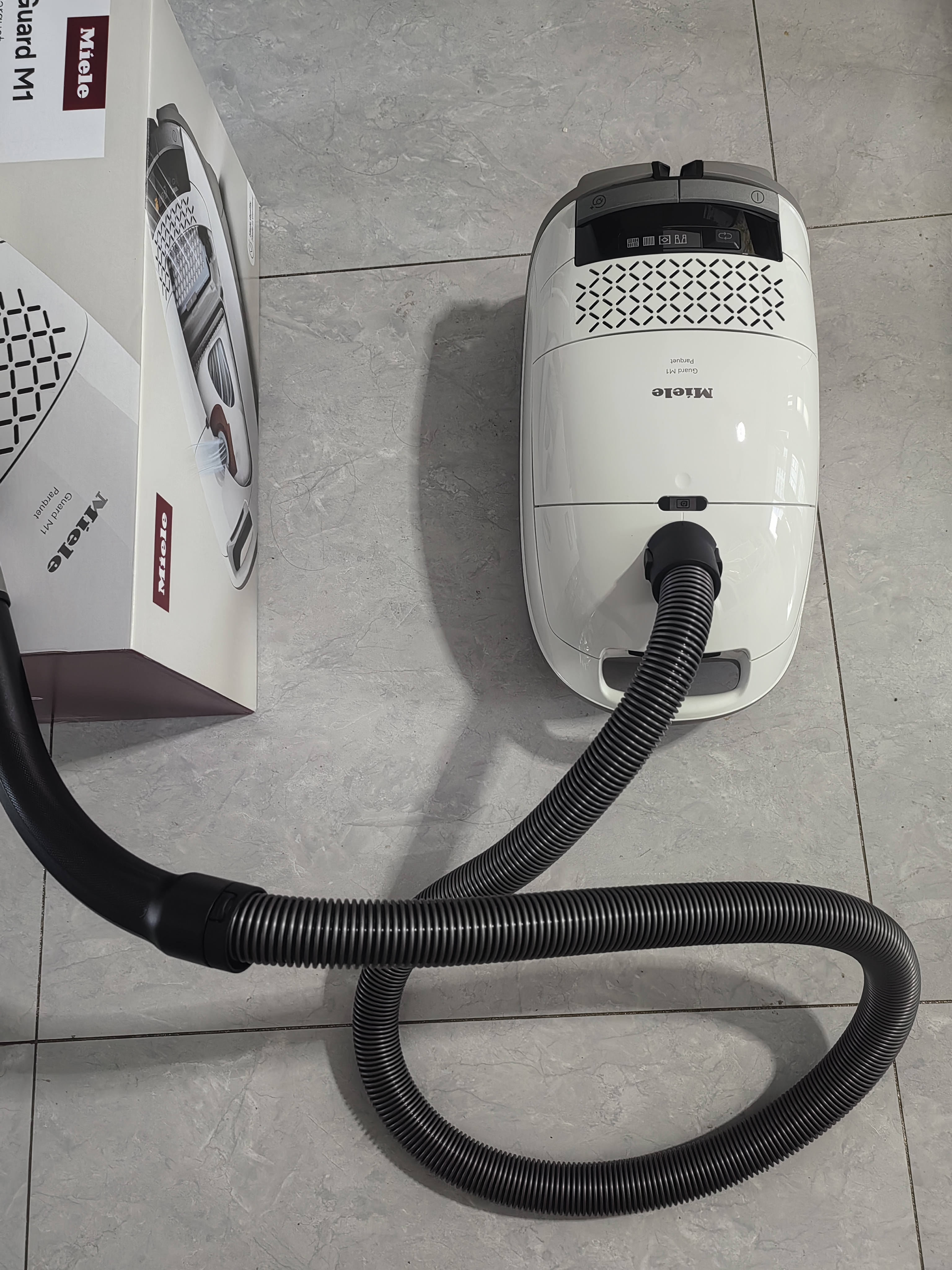 美诺（Miele）欧洲原装进口家用卧式吸尘器大功率超强吸力宠物家庭适用吸猫毛以旧换新 七夕情人节礼物 M1 Parquet Xl晶钻白 实拍图