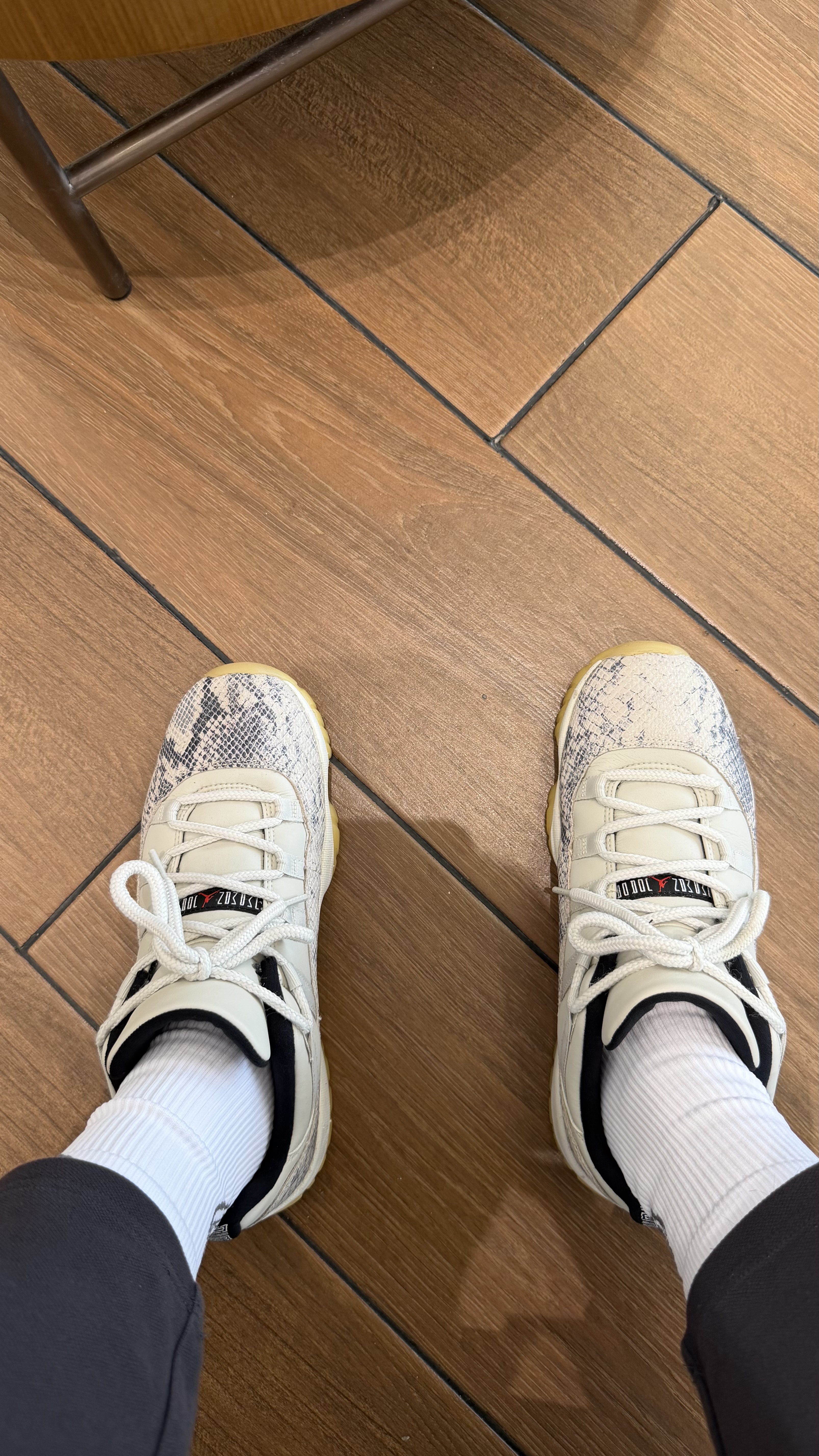 耐克（NIKE）【滔搏运动】2026年男子AIR JORDAN 1 LOW篮球鞋 553558-046 42.5 实拍图