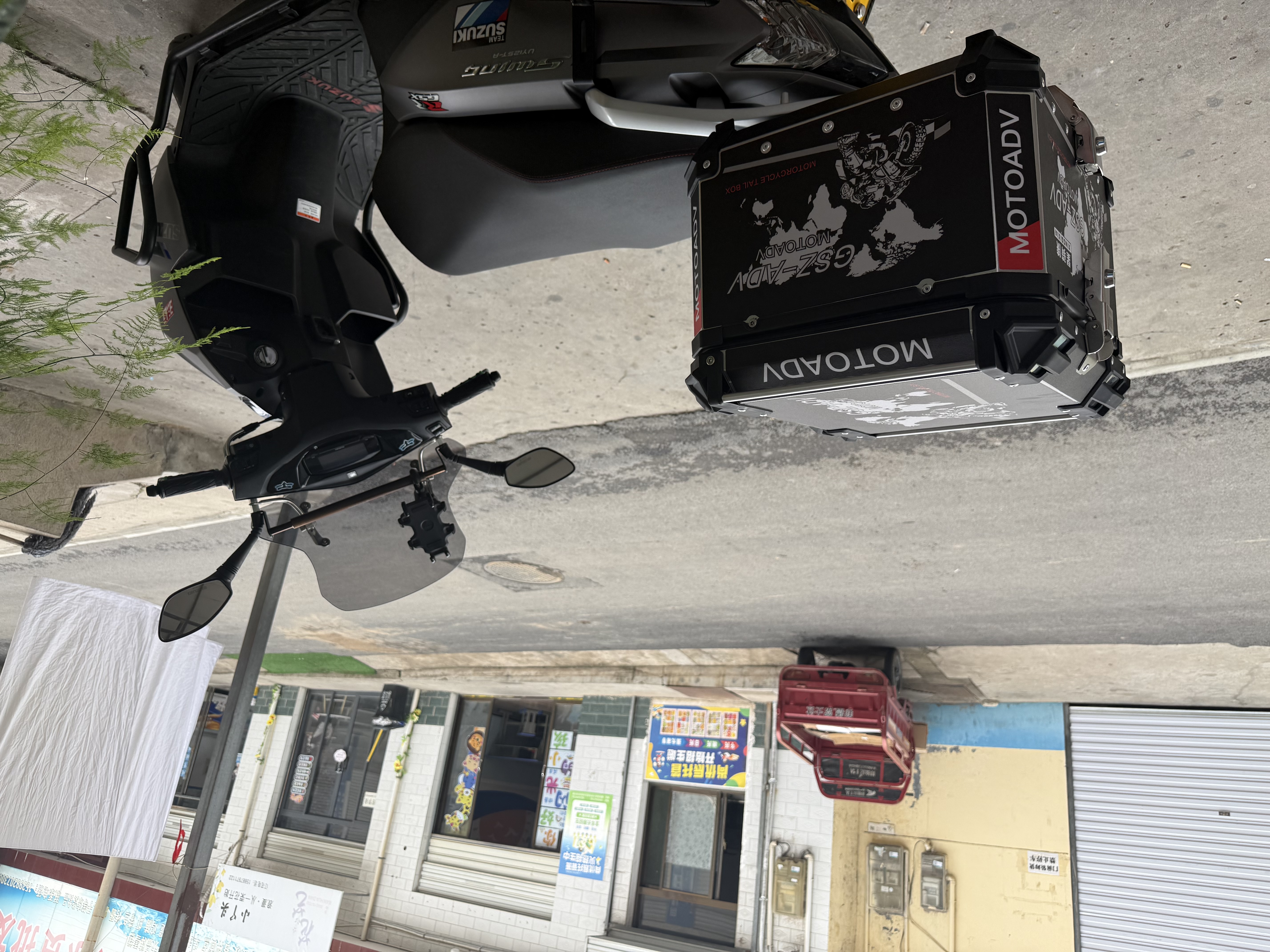 星骑侠NWG150摩托车尾箱uy125铝合金大容量NWT150踏板车电动车PCX后备箱 55L黑版花+内衬+碳钢底座 实拍图