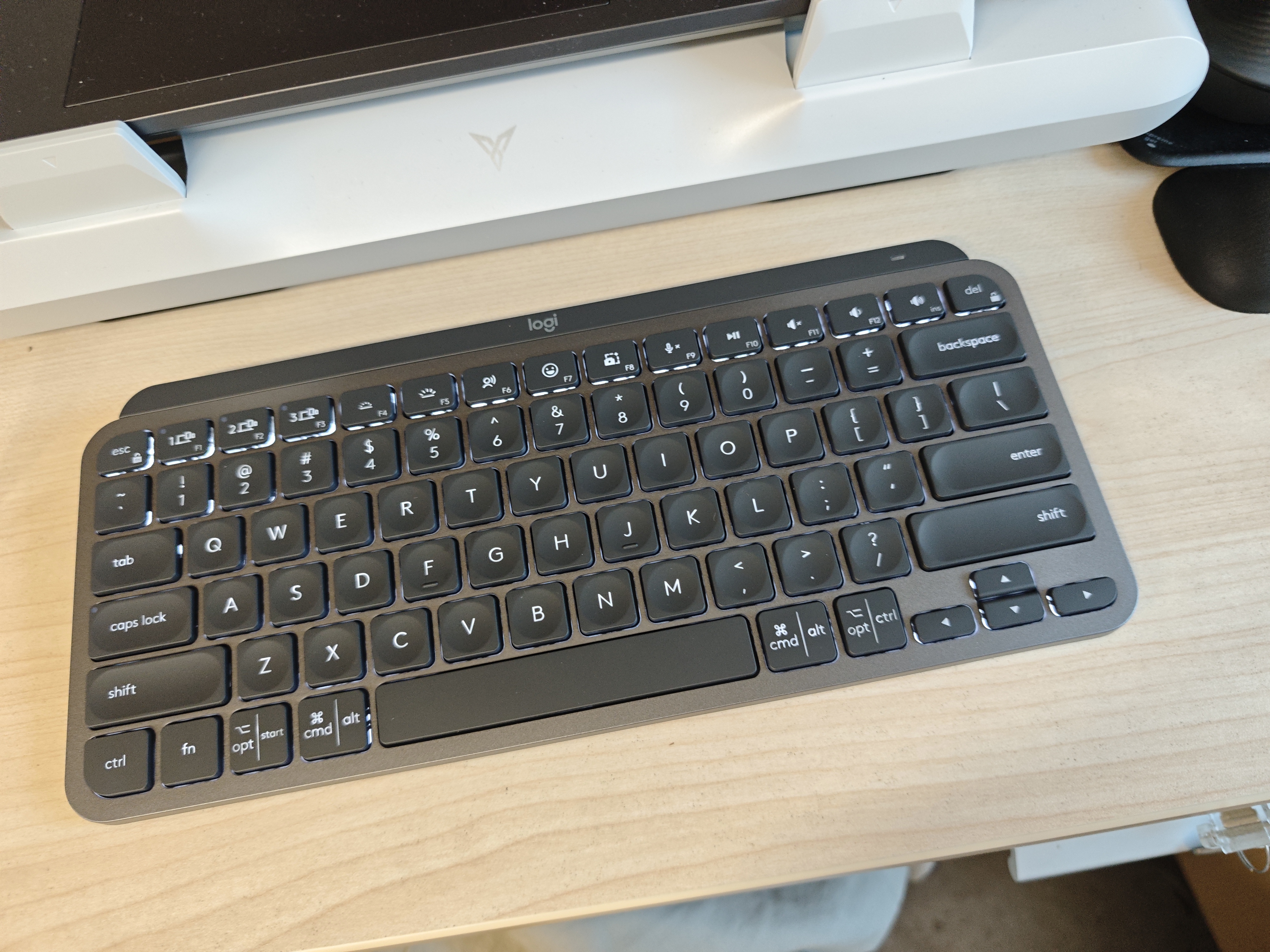 罗技（Logitech）大师系列 MX Keys Mini无线蓝牙键盘 高端办公智能背光 带接收器 商用版 石墨黑 实拍图