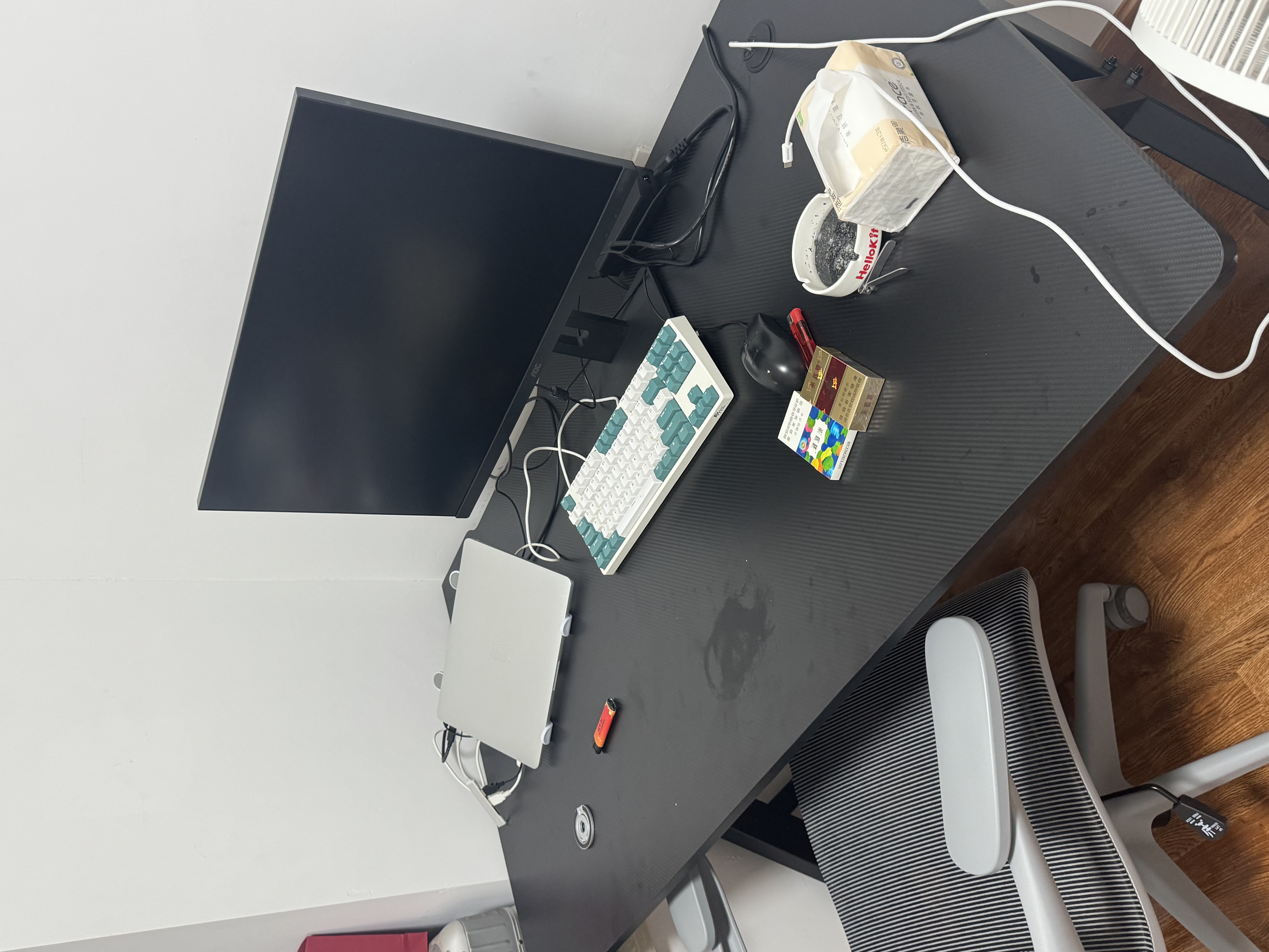 AOC显示器4K 27英寸 专业设计师电脑显示屏幕 升降旋转Type-C 护眼低蓝光 台式笔记本扩展屏U27P10C 实拍图