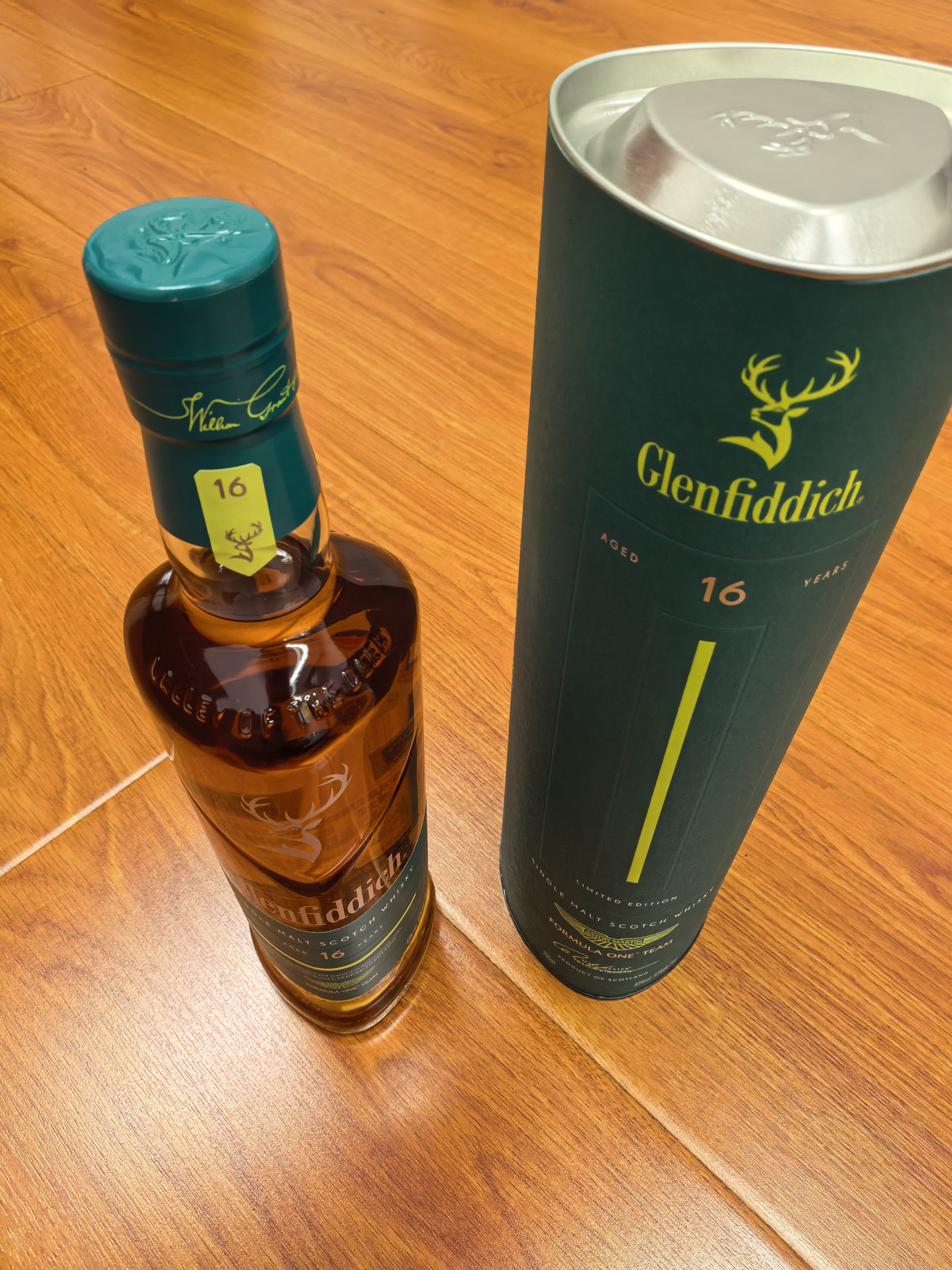 格兰菲迪（GLENFIDDICH）X 阿斯顿·马丁F1联名限量版16年单一麦芽威士忌700ml 实拍图