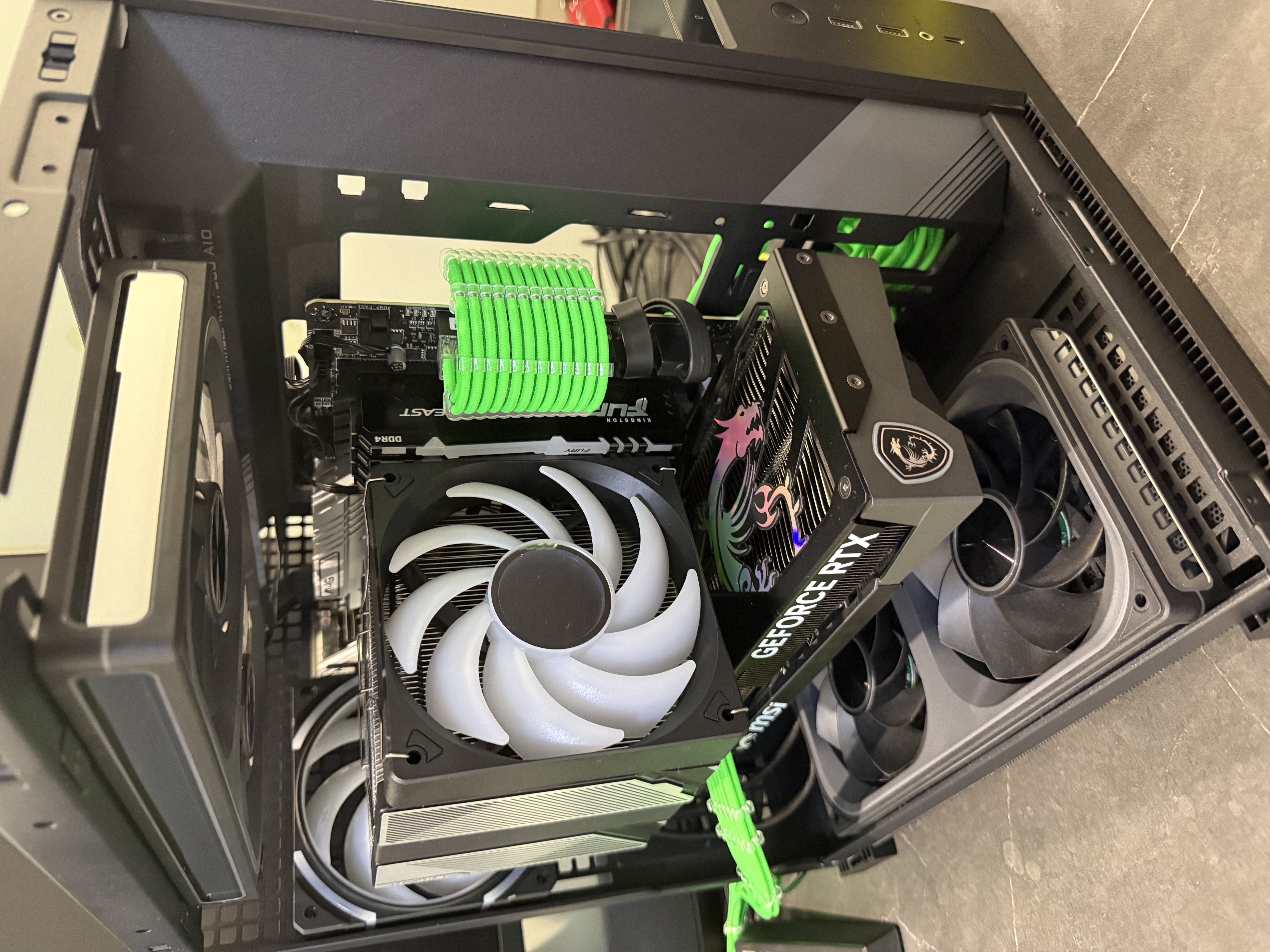 乔思伯（JONSBO）D34 黑色 MATX海景房机箱（280冷排/ATX电源/Type-c Gen2 10Gbps+/垂直风道/数码监控屏/背插） 实拍图