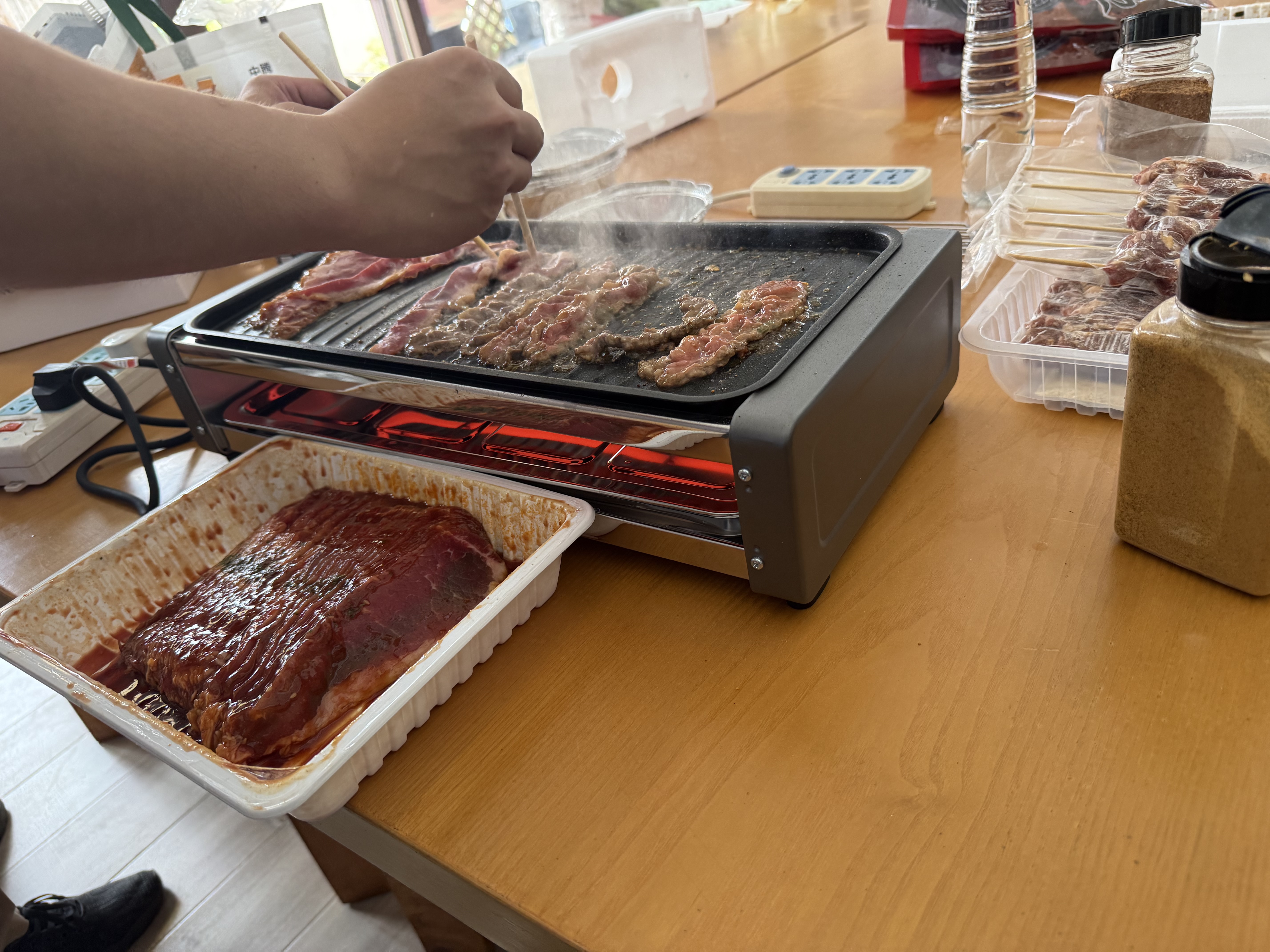 奥克斯电烤炉烤串烤肉锅一体电烤盘家用室内户外通用无浓烟烧烤架双层大容量多功能可拆洗大火力5-10人 2200W速烤【烤盘+双烤网】 2层 实拍图