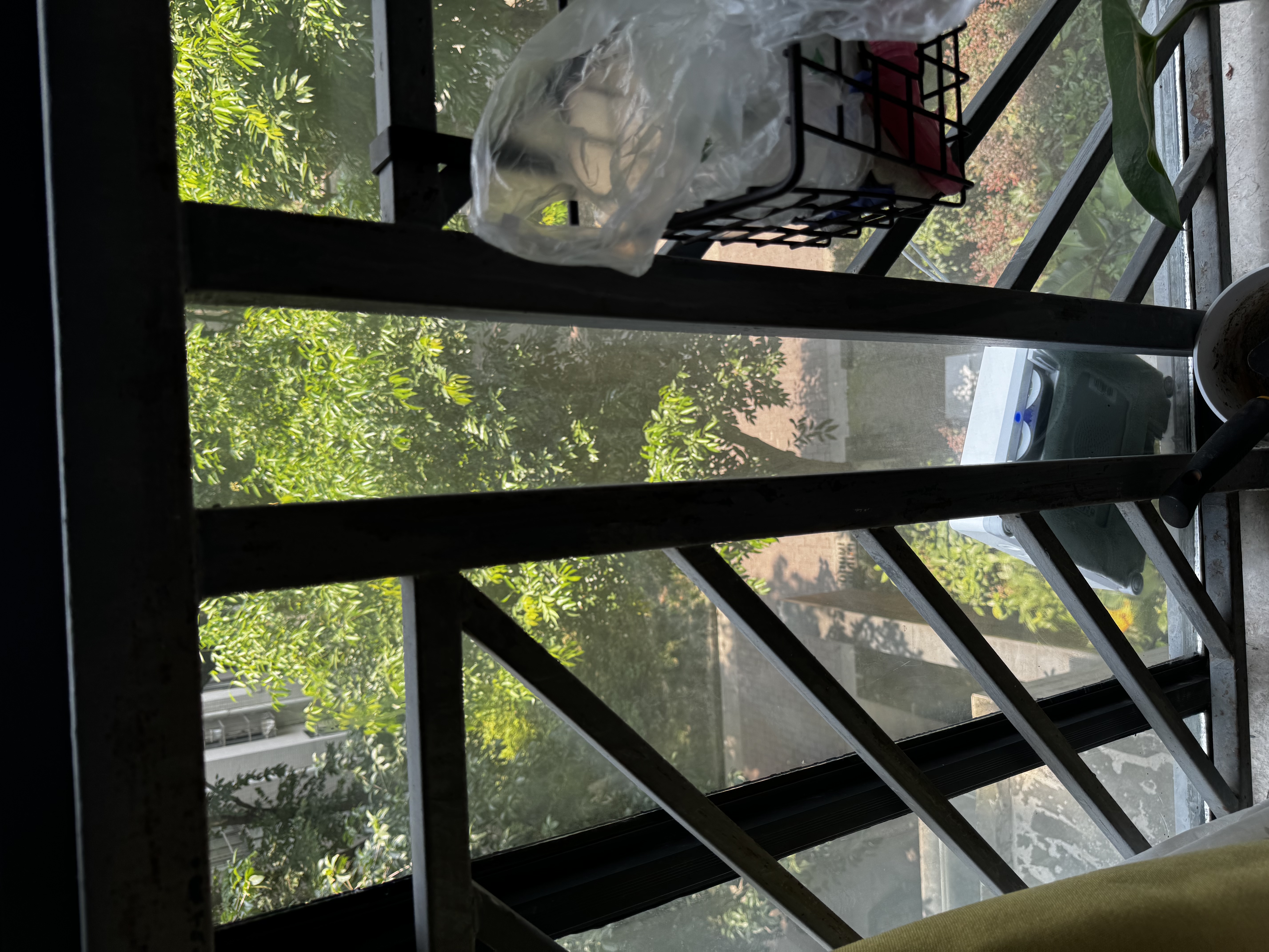 欧克森（OUKESEN）【保价618】全自动双向喷水擦窗机器人家用遥控电动高空高层清洁擦洗玻璃神器擦窗户机器人 【顶配】W66UltraPlus八喷水旋净边刷+送收纳箱 实拍图