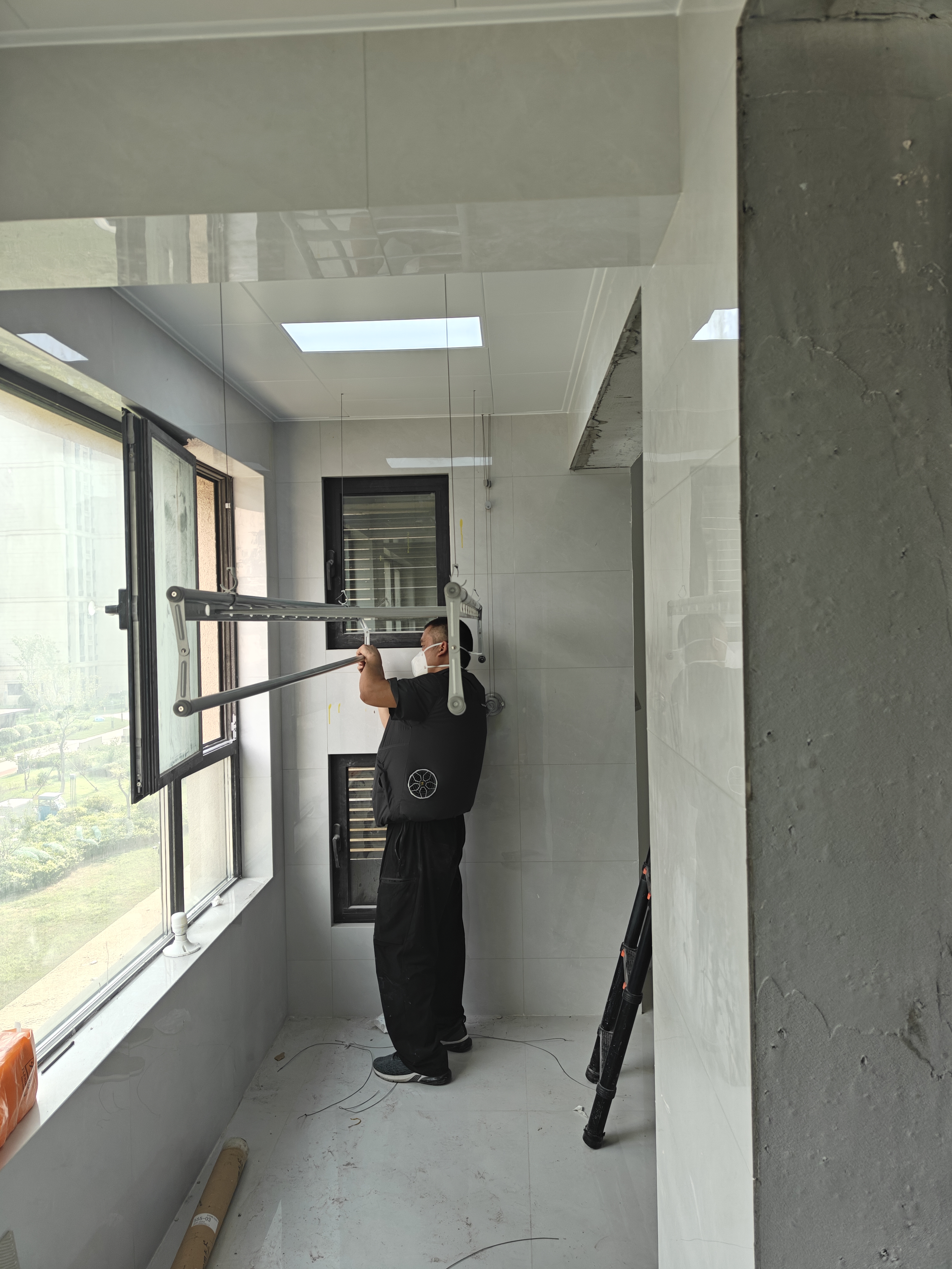 金贵夫人晾衣架阳台专用手摇式手动升降晾衣杆伸缩晒衣架家用折叠凉衣架 冰川银 2.0m 四杆 升级4组母婴夹+横杆【高硬度碳钢】 实拍图