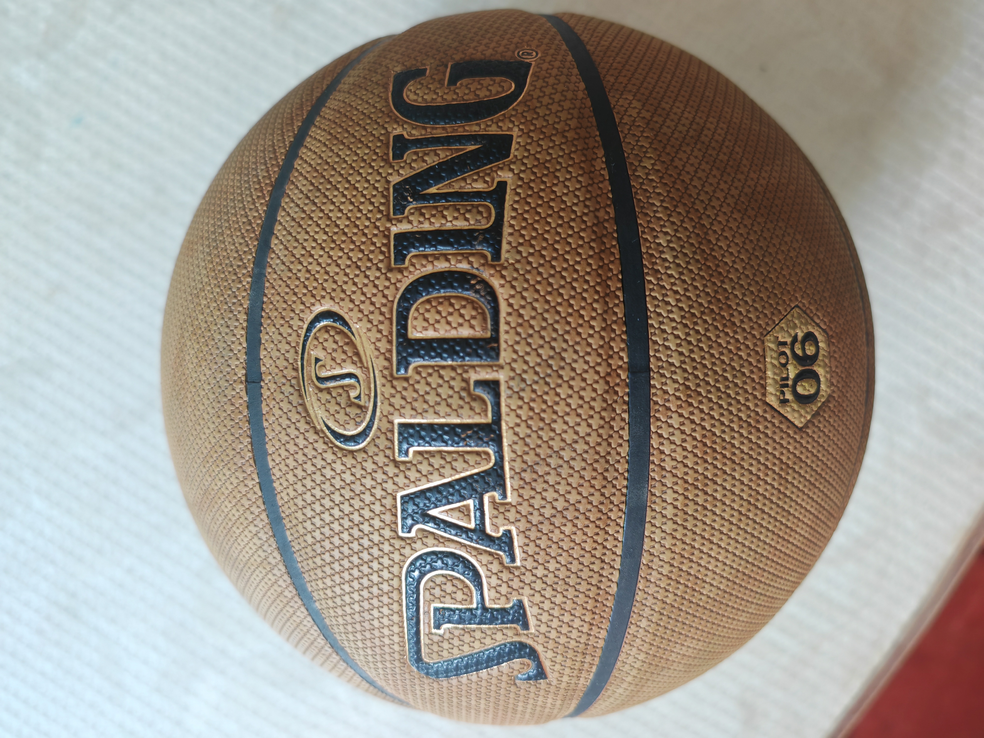 斯伯丁（SPALDING）斯伯丁飞行员06吸湿室内外7号篮球77-739Y 实拍图
