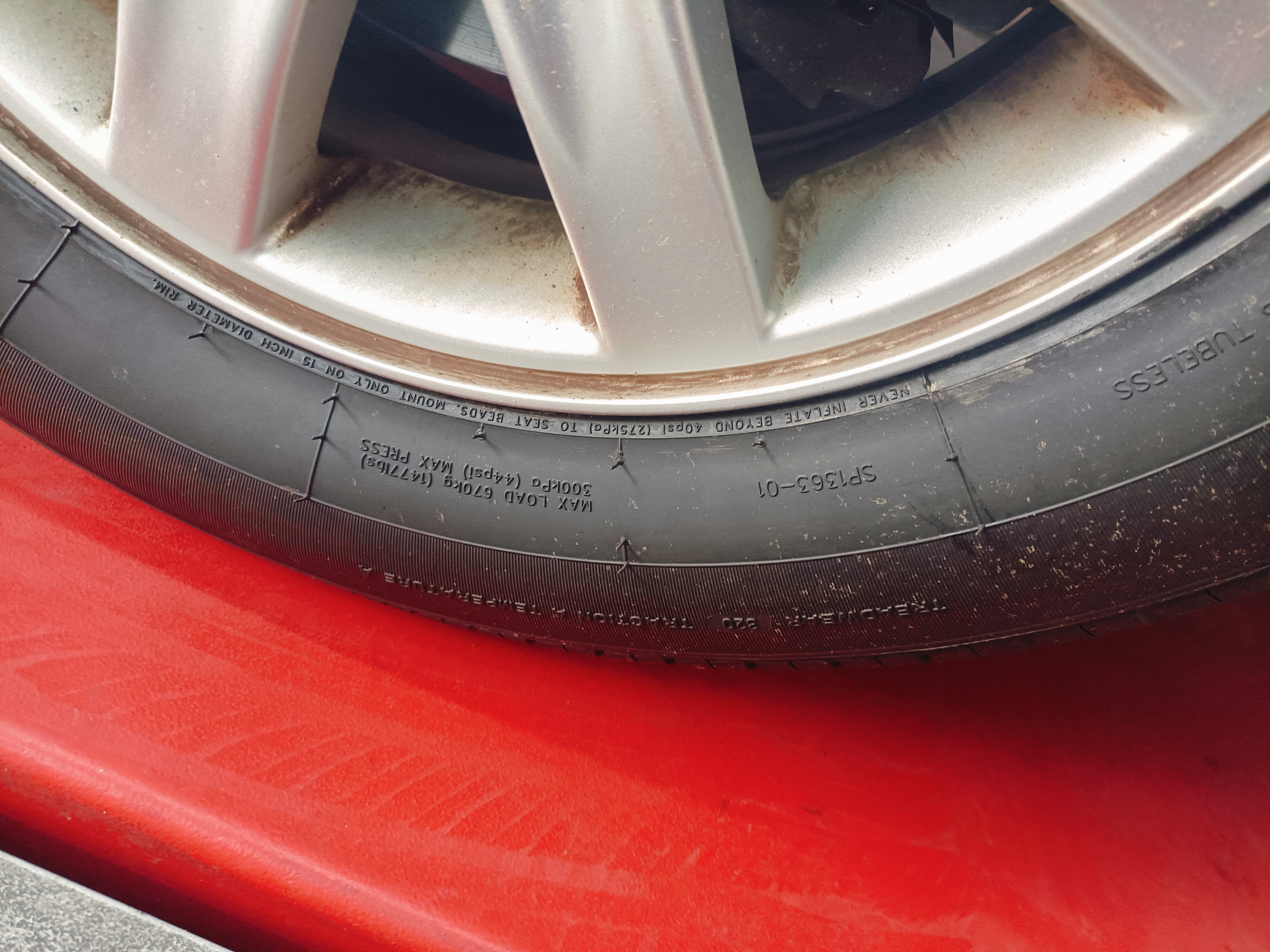 佳通轮胎(Giti)轮胎205/65R15 94V 221 适配帝豪/帝豪EC7/科鲁兹/标致2008 实拍图