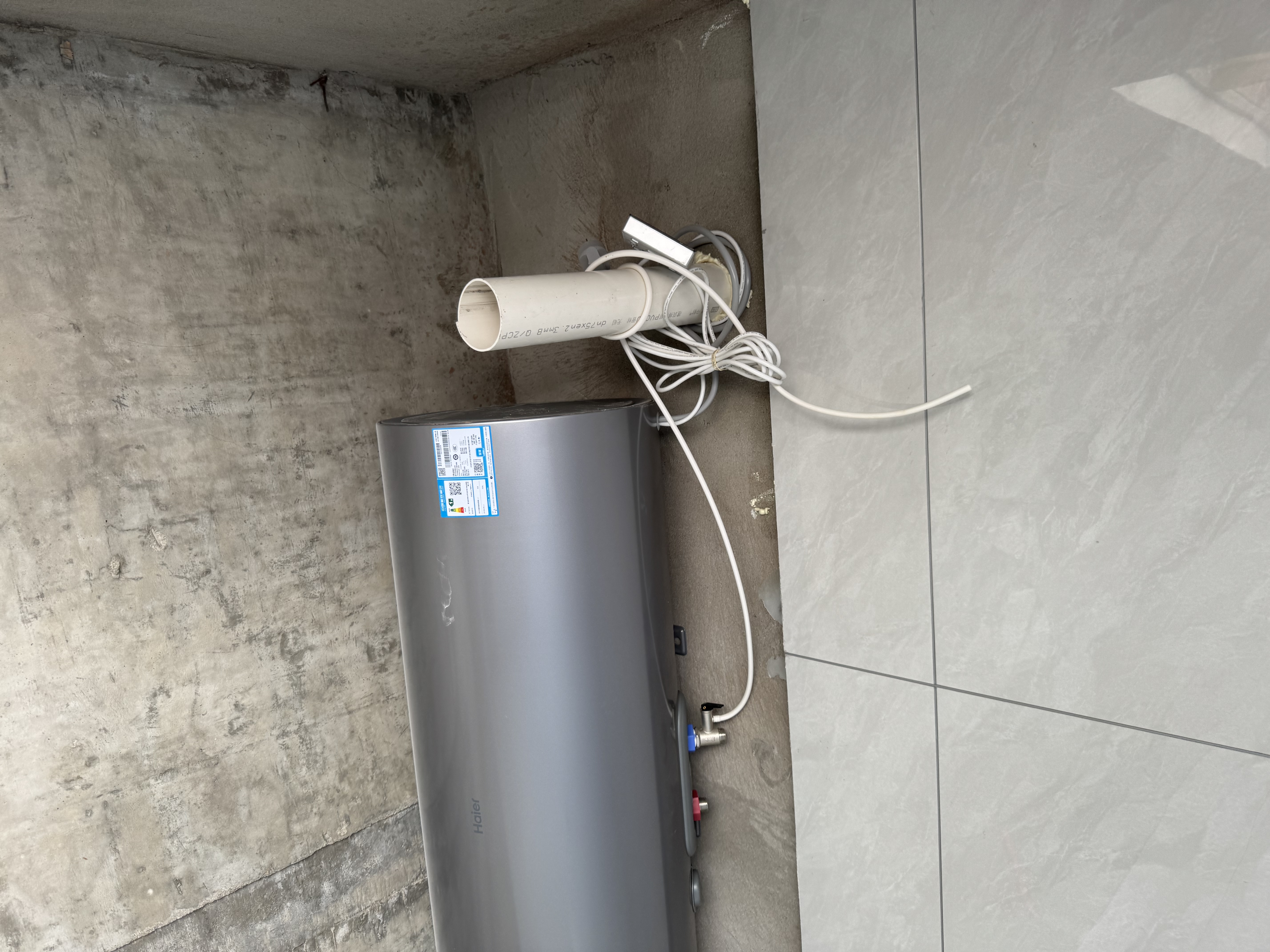 海尔（Haier）全隐藏式电热水器60升/50线控吊顶双管变频3300W速热免换镁棒一级能效免清洗内胆手机APP智控L7N 60L 3300W 【锆金全瓷不留垢丨免换镁棒】 实拍图