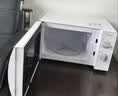 美的（Midea）快捷微波炉 家用小型 360°转盘加热 旋钮操控 易洁内胆2026新款（M1-L213B二代） 实拍图