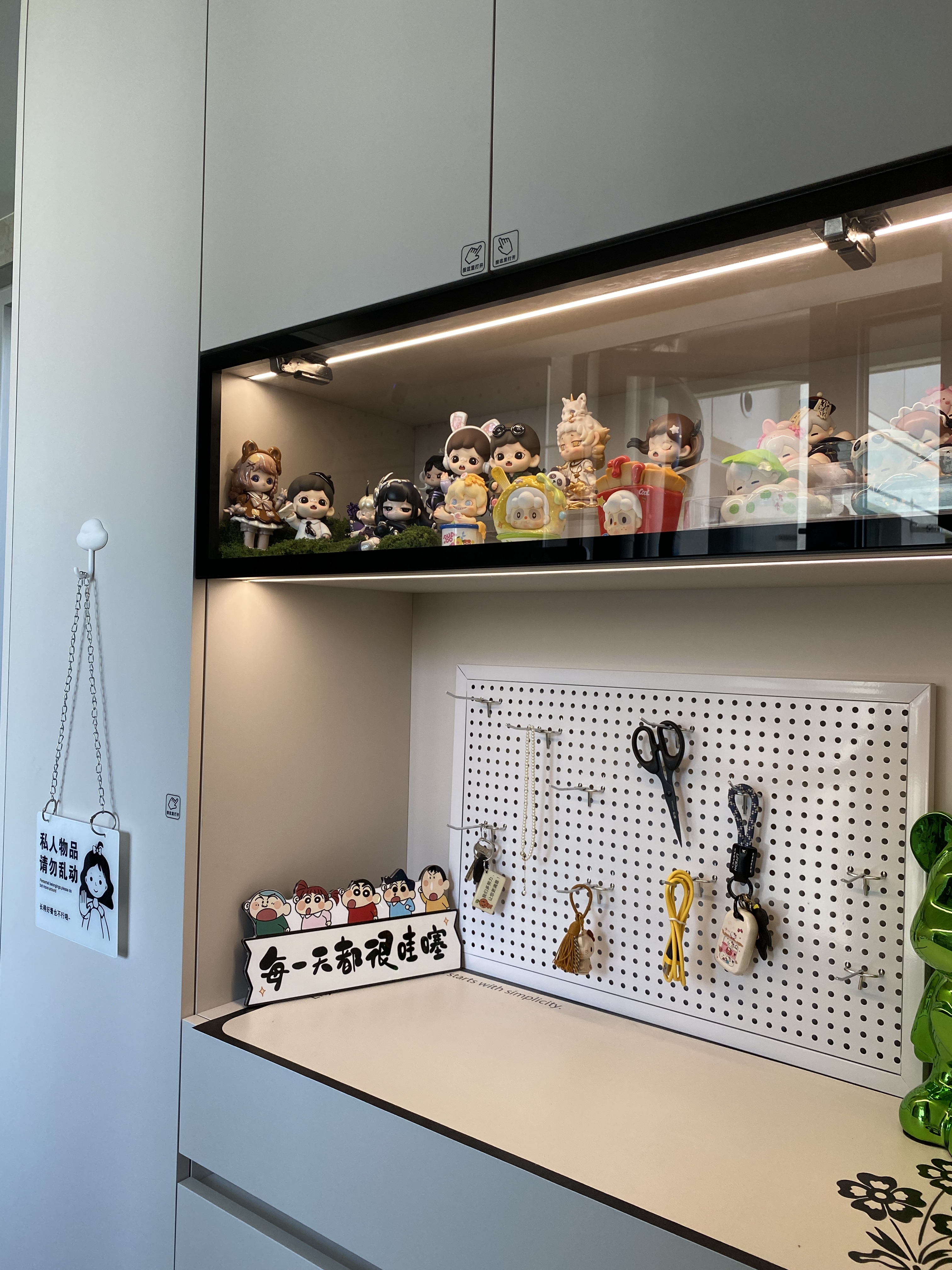 小匠材洞洞板墙上置物架免打孔宿舍客厅墙面五金工具展示收纳架40*60白 实拍图