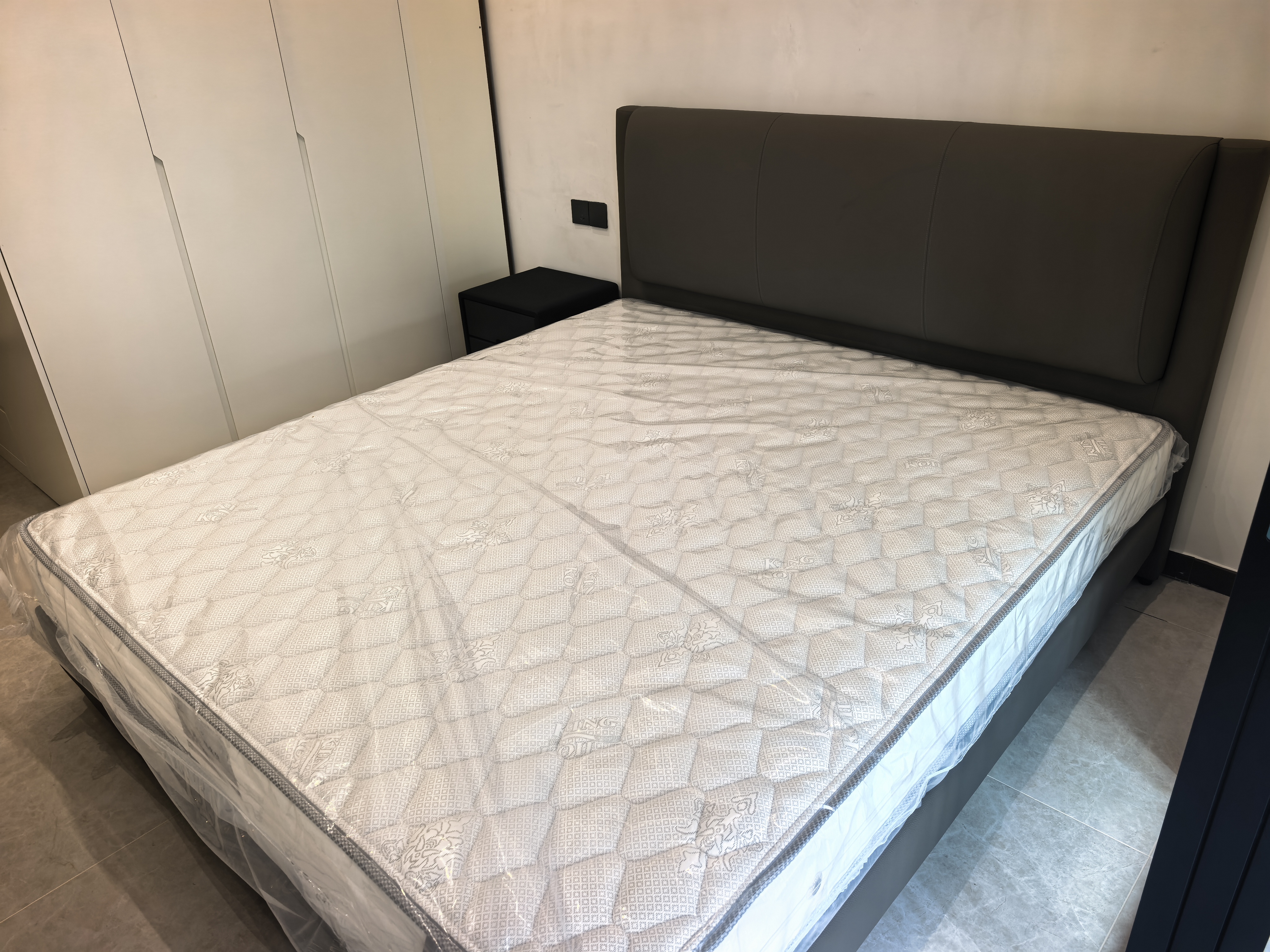 金可儿（Kingkoil）独袋弹簧床垫皮床婚床云梦之床+世茂喜来登套床1.8米x2米偏硬 实拍图