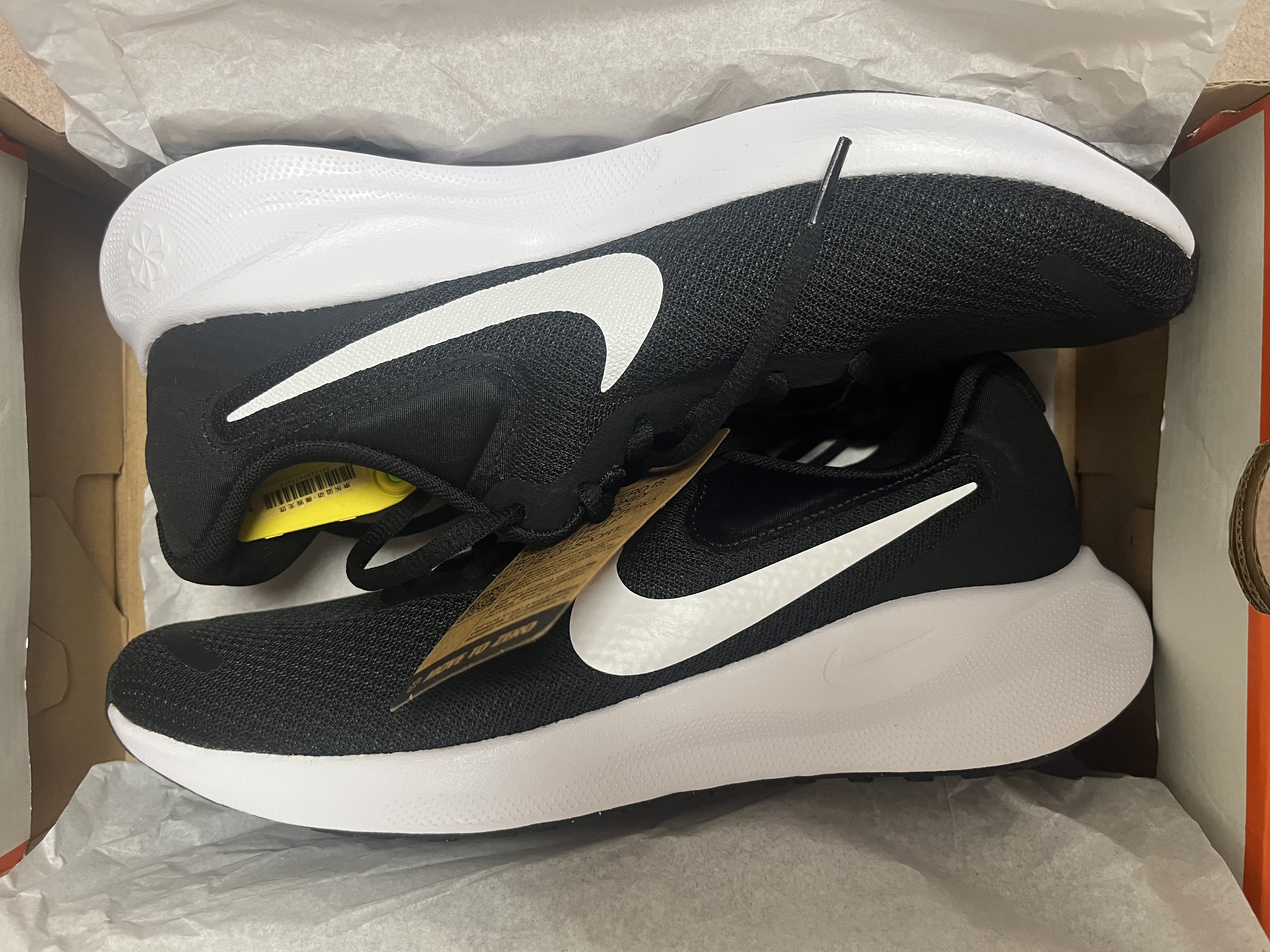 耐克NIKE男子跑步鞋REVOLUTION 7运动鞋春夏款FB2207-001黑白42.5 实拍图