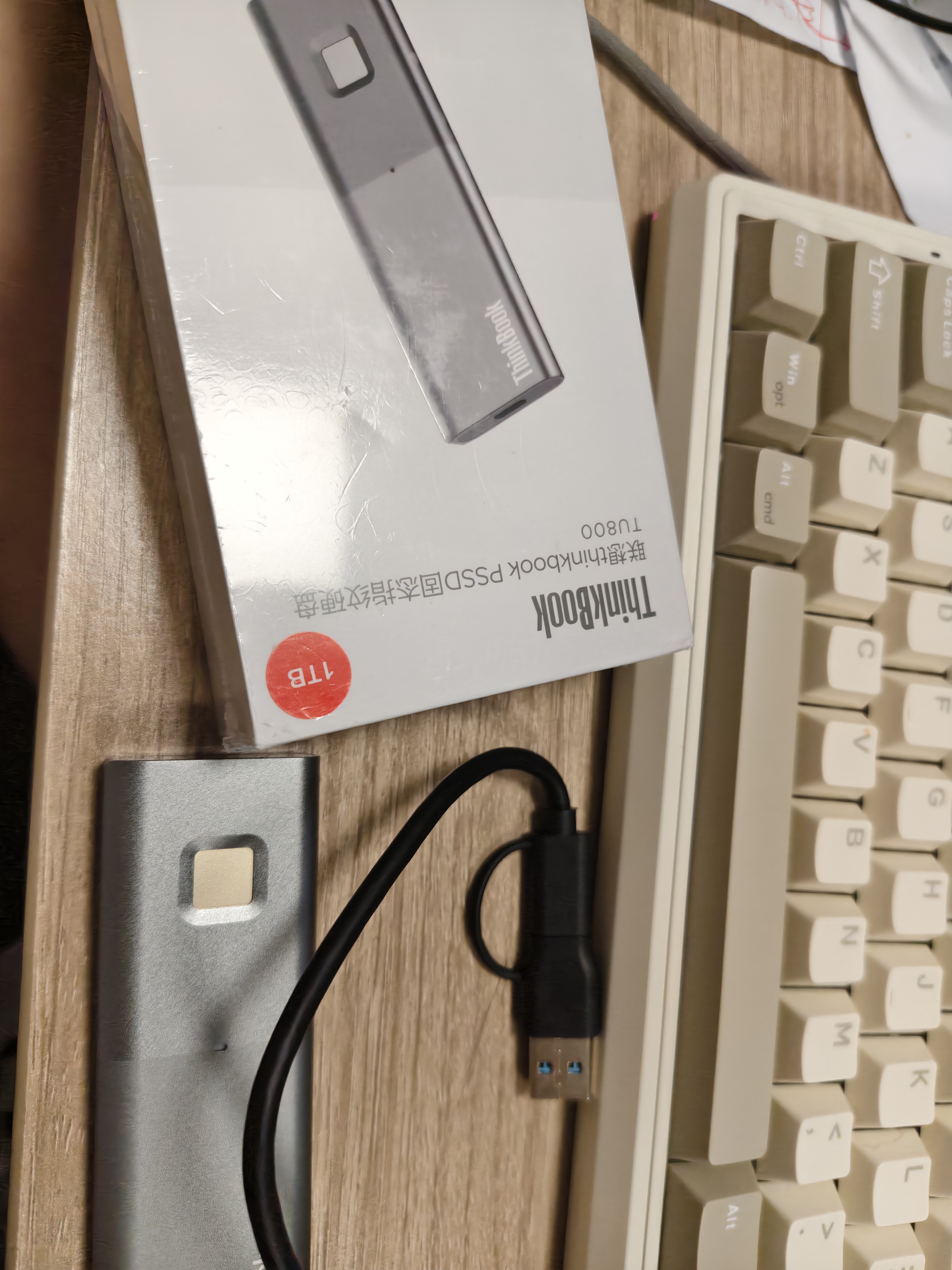 ThinkPad联想Thinkbook移动固态硬盘 1TB 读速520MB/S 指纹加密ssd usb3.2 type-C手机电脑直连 TU800 实拍图