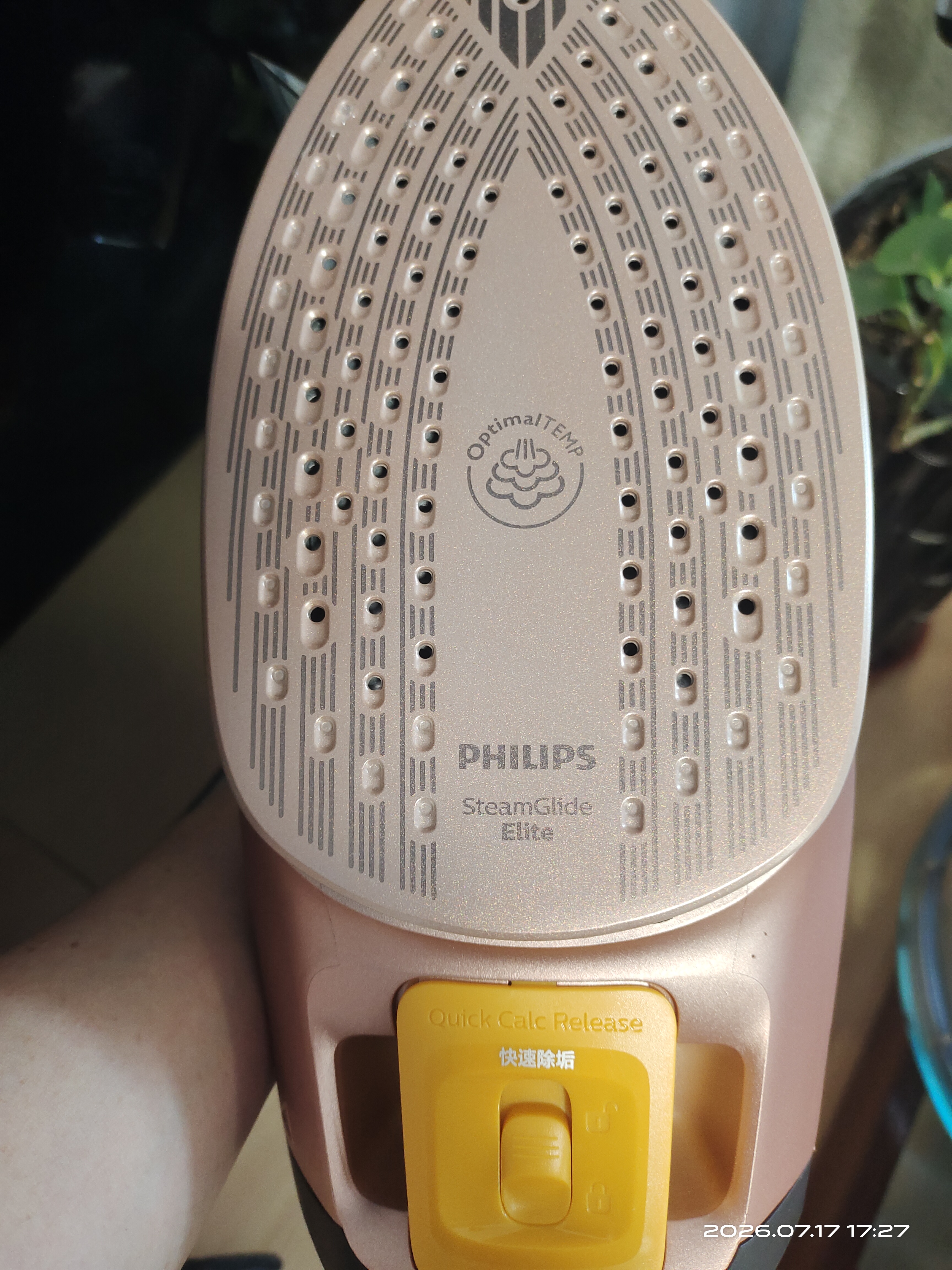 飞利浦（PHILIPS）蒸汽电熨斗手持熨烫机拼豆熨斗 最大蒸汽量260g/min 350ml 智能温控便携 DST8041/88 实拍图