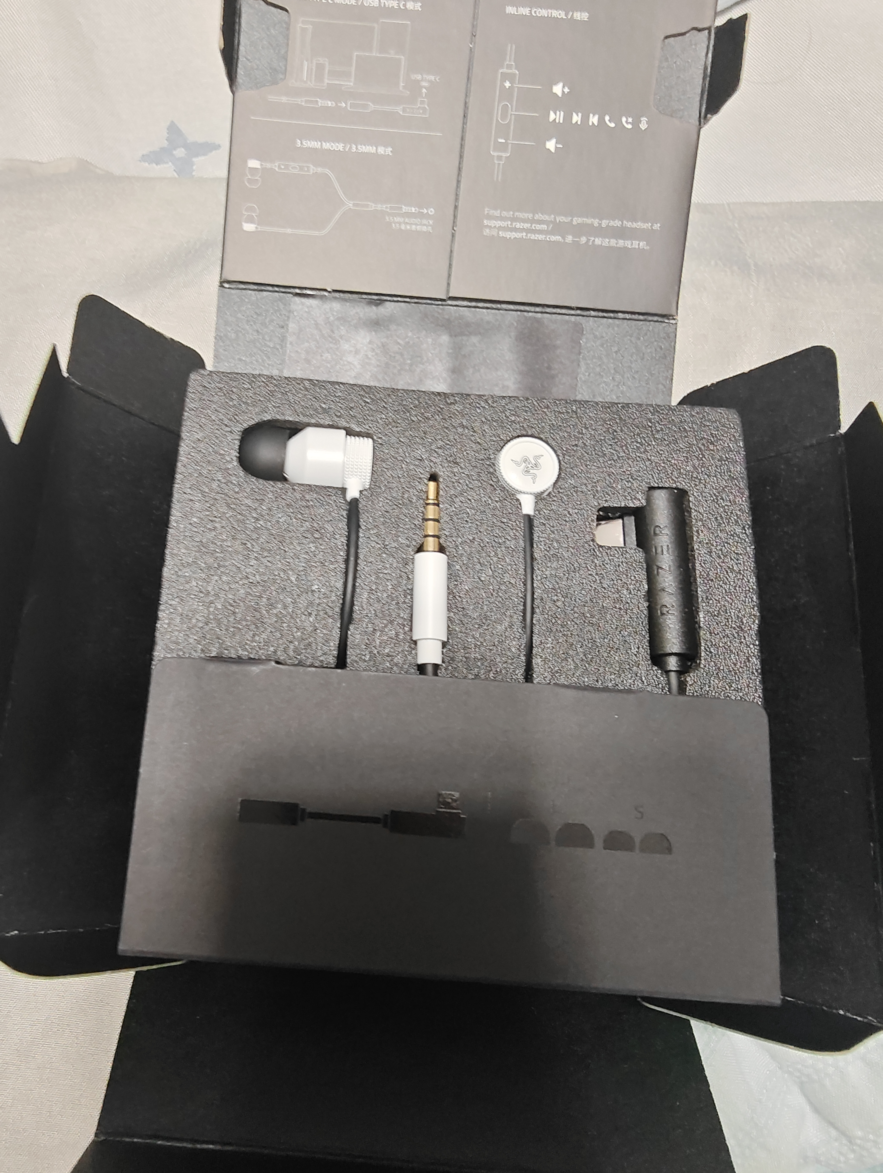 雷蛇（Razer）战锤狂鲨V3有线入耳式耳机 7.1环绕声 吃鸡神器 三角洲官方指定 Type C 白色（赠THX软件 可调EQ） 实拍图