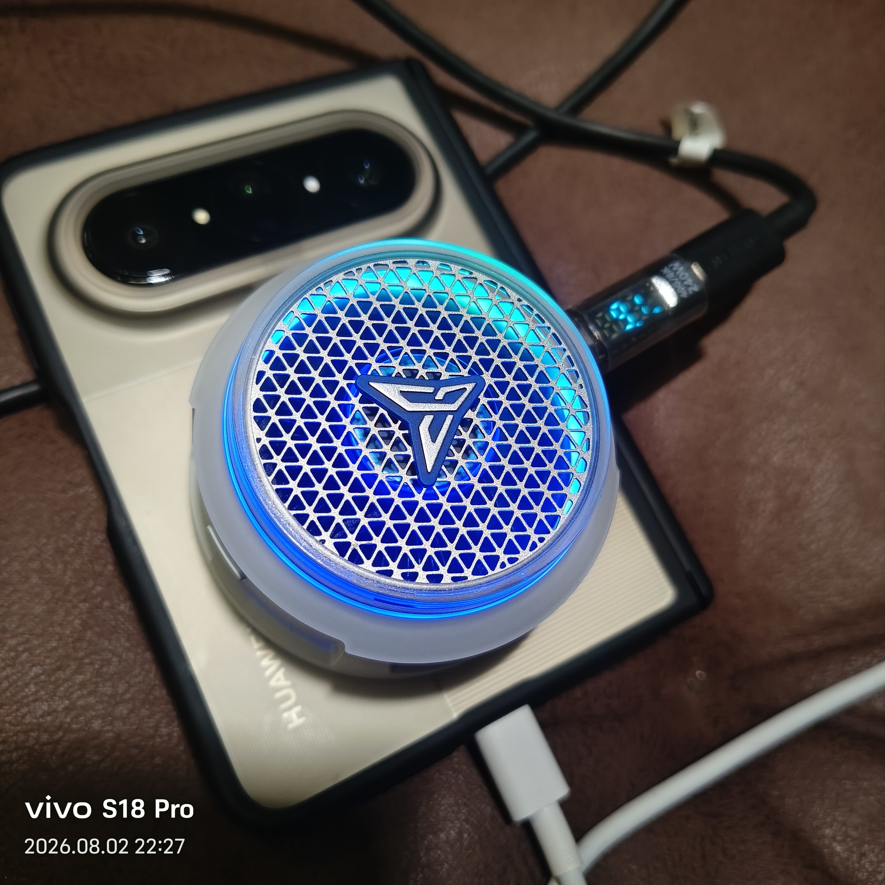 飞智B9X磁吸手机散热器 半导体吸风散热智能控温 游戏直播平板降温神器 一加苹果iphone17promaxIQOOAI 实拍图