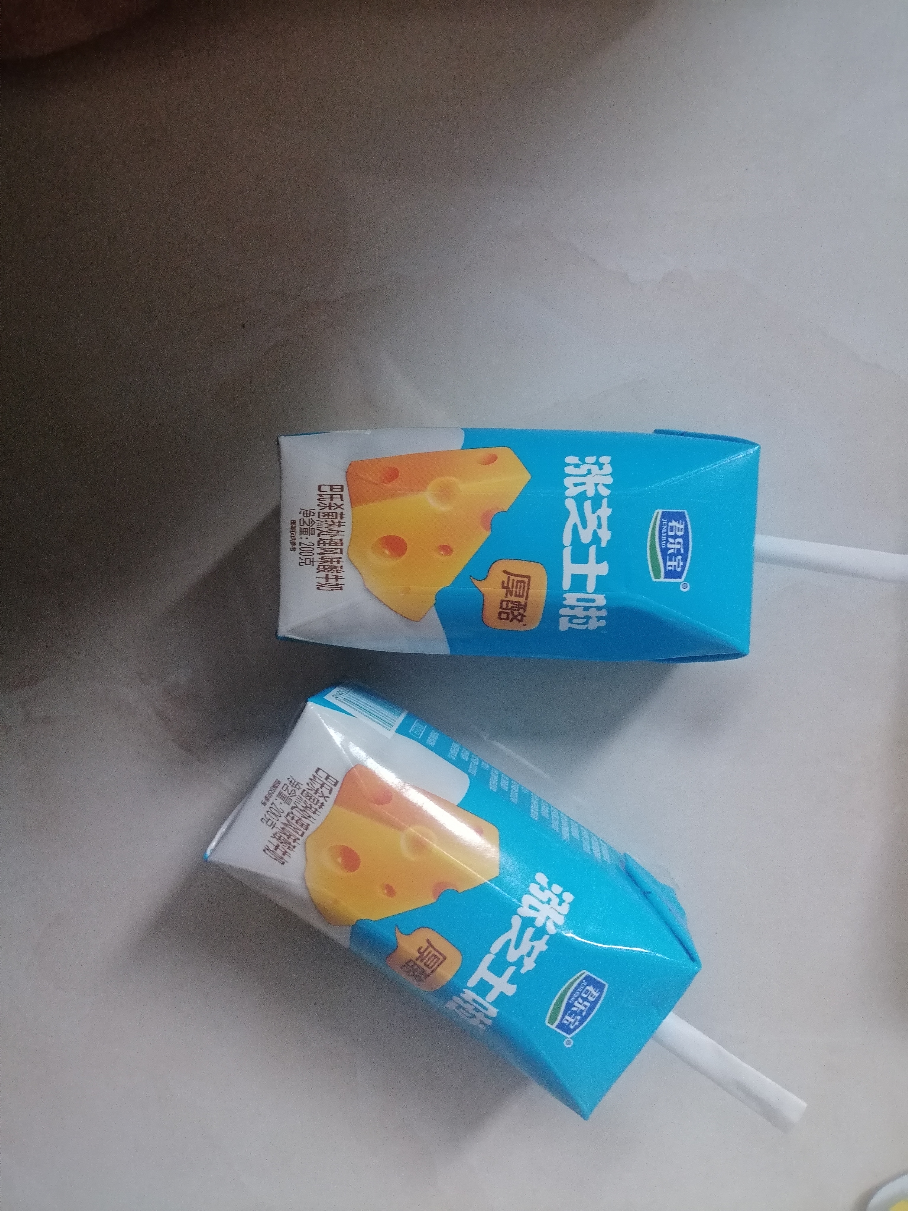 君乐宝（JUNLEBAO）涨芝士啦 常温酸奶芝士风味酸牛奶 200g*12盒礼盒装 实拍图