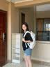 viney书包小学生初中高中大学生背包女大容量旅行双背包户外出游旅行包 白色+可爱挂件 简约轻便高颜值休闲减负电脑包 实拍图