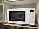 美的（Midea）变频小清新微波炉 液晶屏幕 磨砂面板 小型20L家用 匠心工艺一级能效（PM2002） 实拍图
