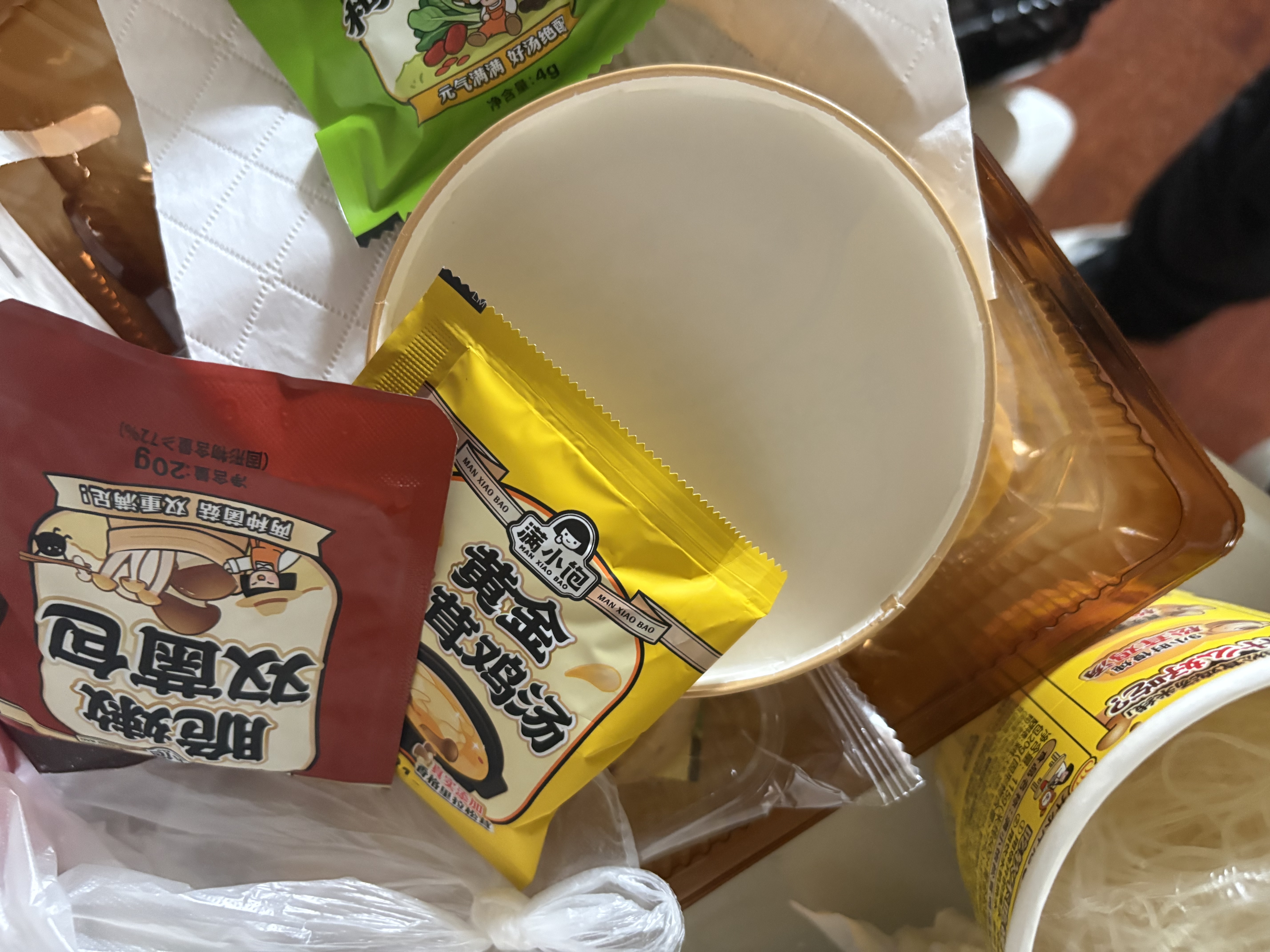 满小饱松茸鸡汤米线鸡汤松茸非油炸方便速食夜宵115g桶装 实拍图