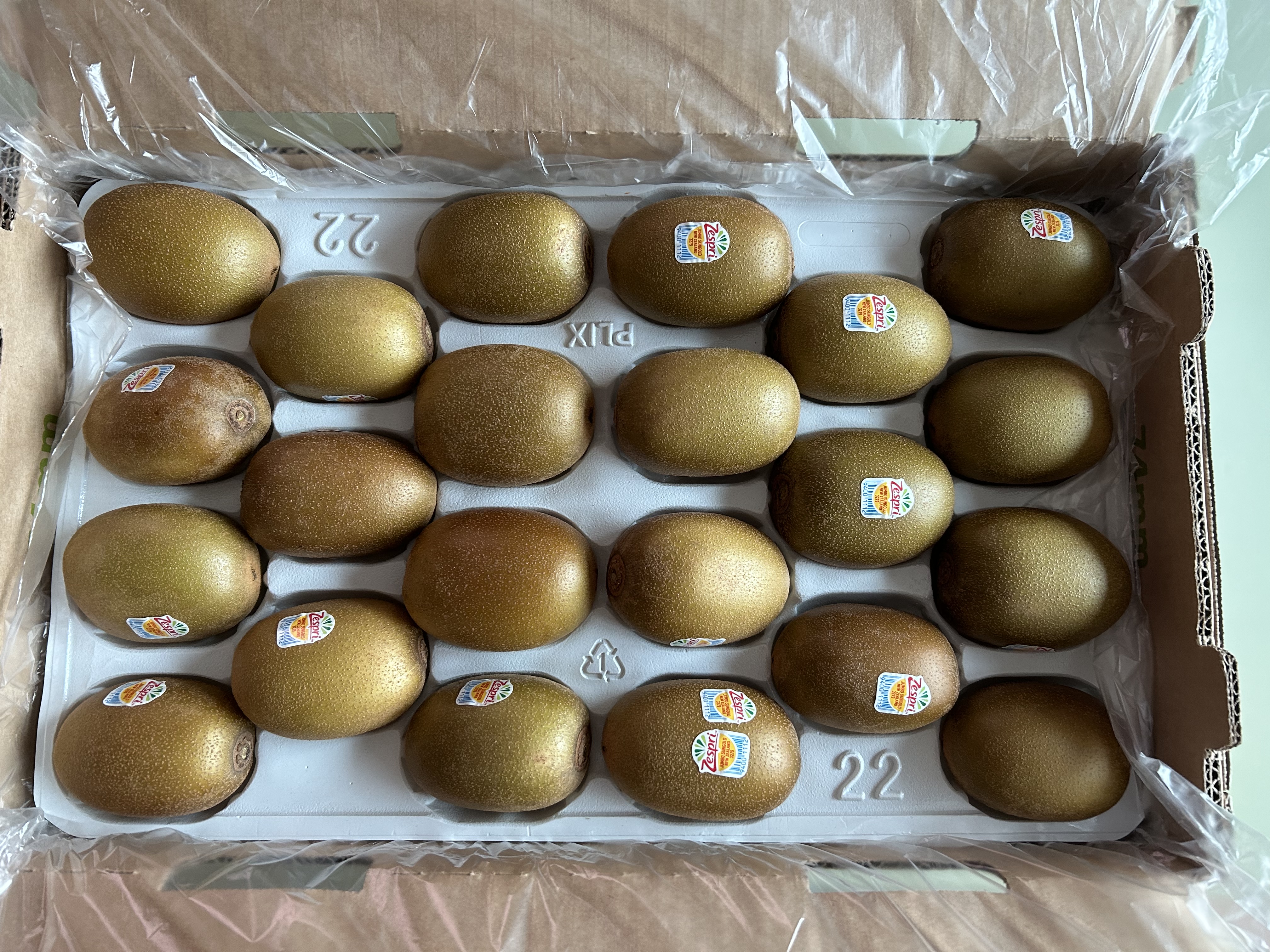 佳沛（zespri）新西兰阳光金奇异果原箱 16粒巨无霸 单果约204-233g   水果礼盒 实拍图