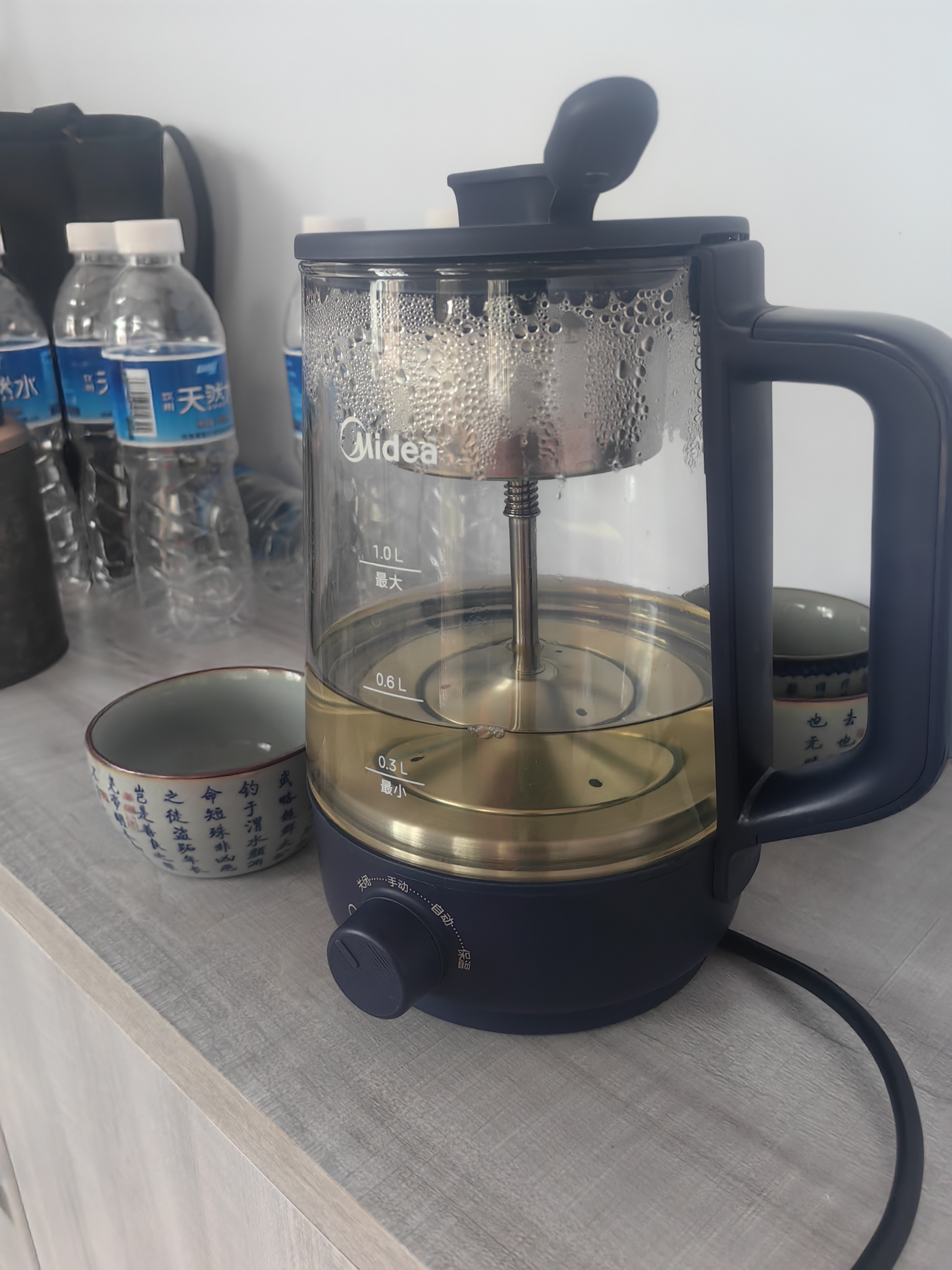 美的（Midea）养生壶 1L大容量一体式喷淋煮茶器蒸煮茶壶 办公室煮茶烧水一体机 304不锈钢恒温水壶ZC10S01 实拍图