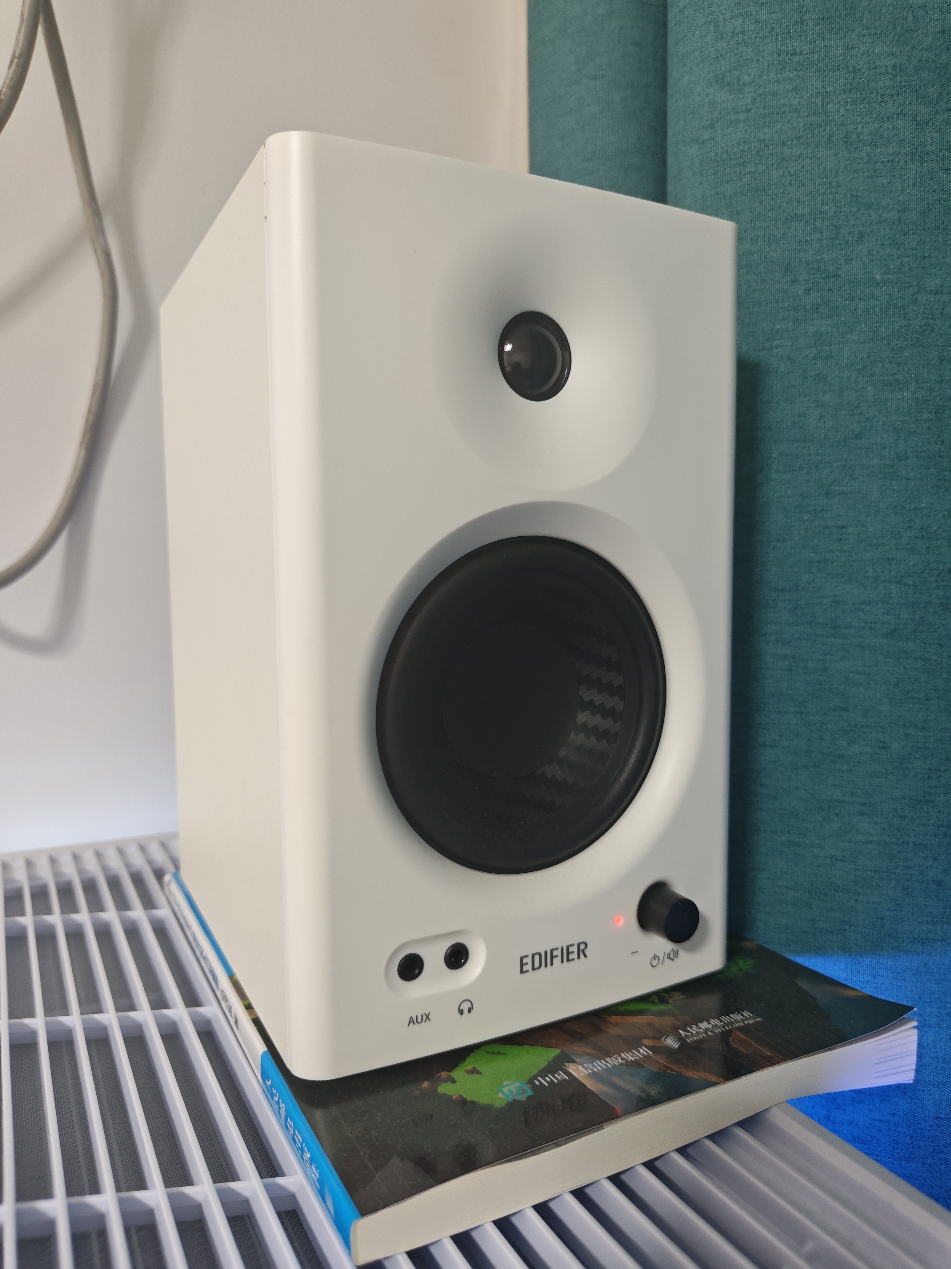 漫步者（EDIFIER）MR4 有源监听2.0音箱 高保真HIFI音质 多媒体电脑电视音响 桌面音响 白色 七夕情人节礼物 实拍图