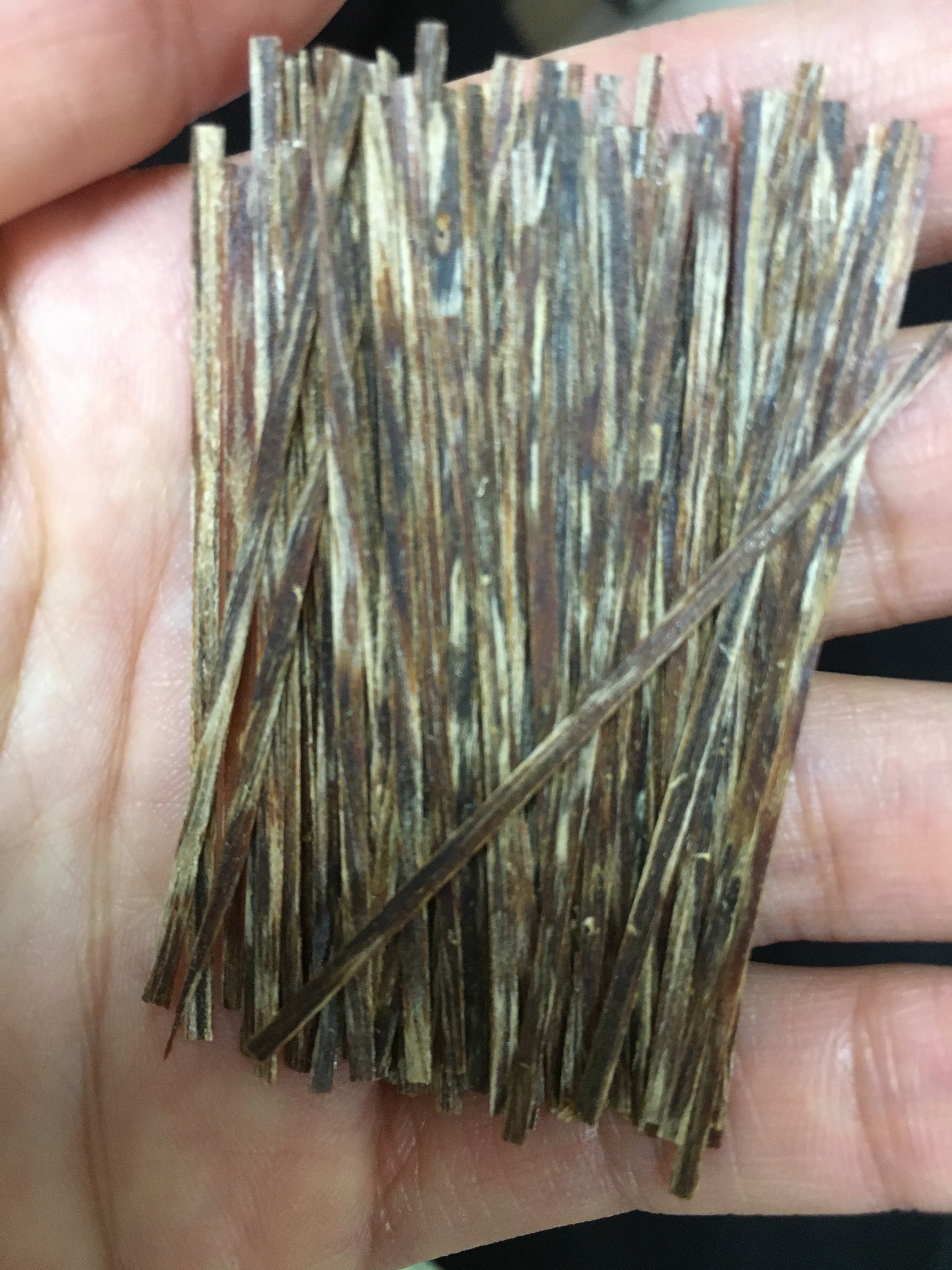 檀音（TANYIN）沉水级越南芽庄高油沉香薄片沉香丝插野料烟条超6a 3瓶/6克简装（无礼盒带1烟针） 实拍图