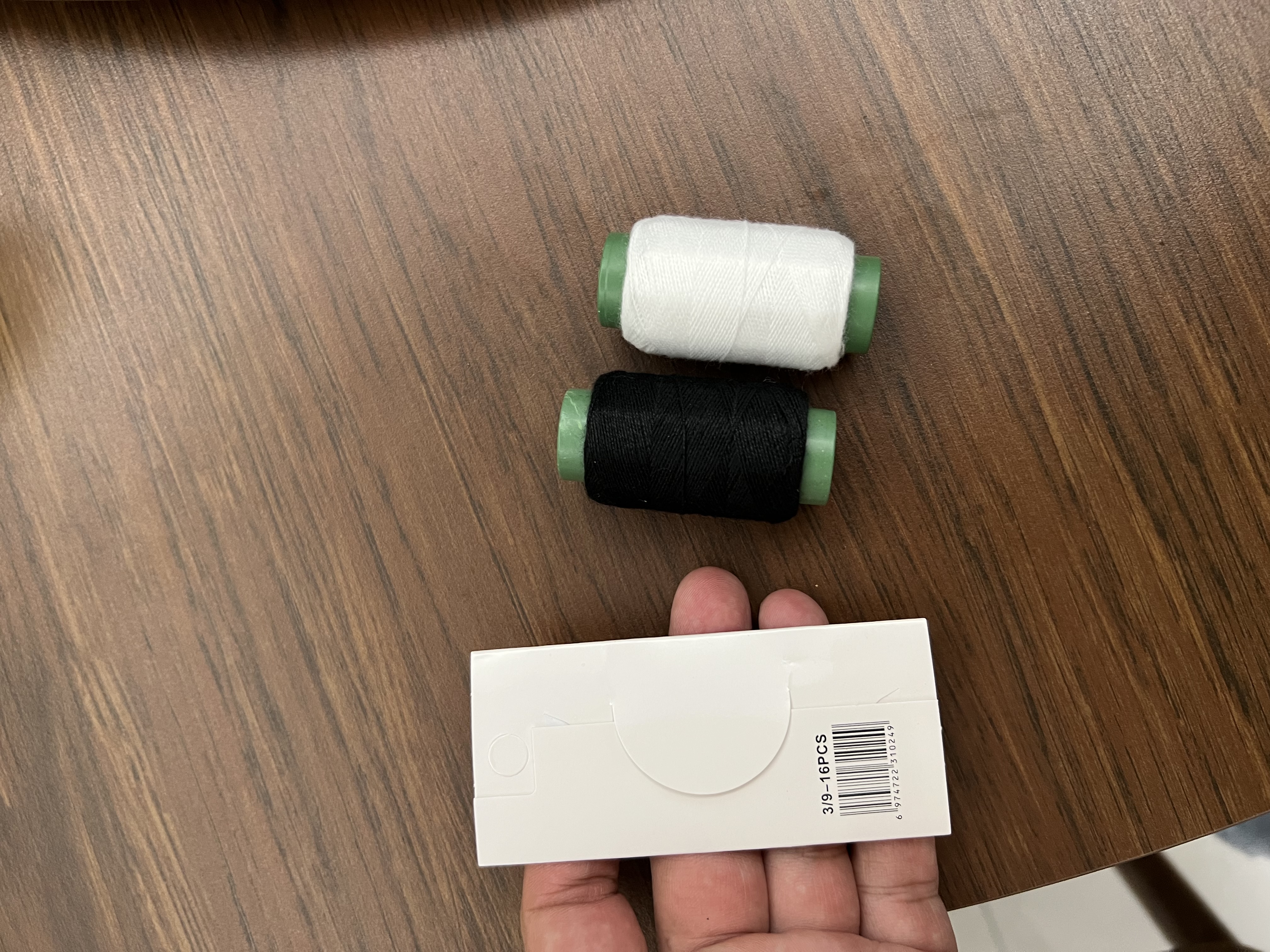 叶余家用缝补衣服针线包套装餐缝纫线手工diy缝补线黑白手缝线缝衣线 黑白线+16针 实拍图