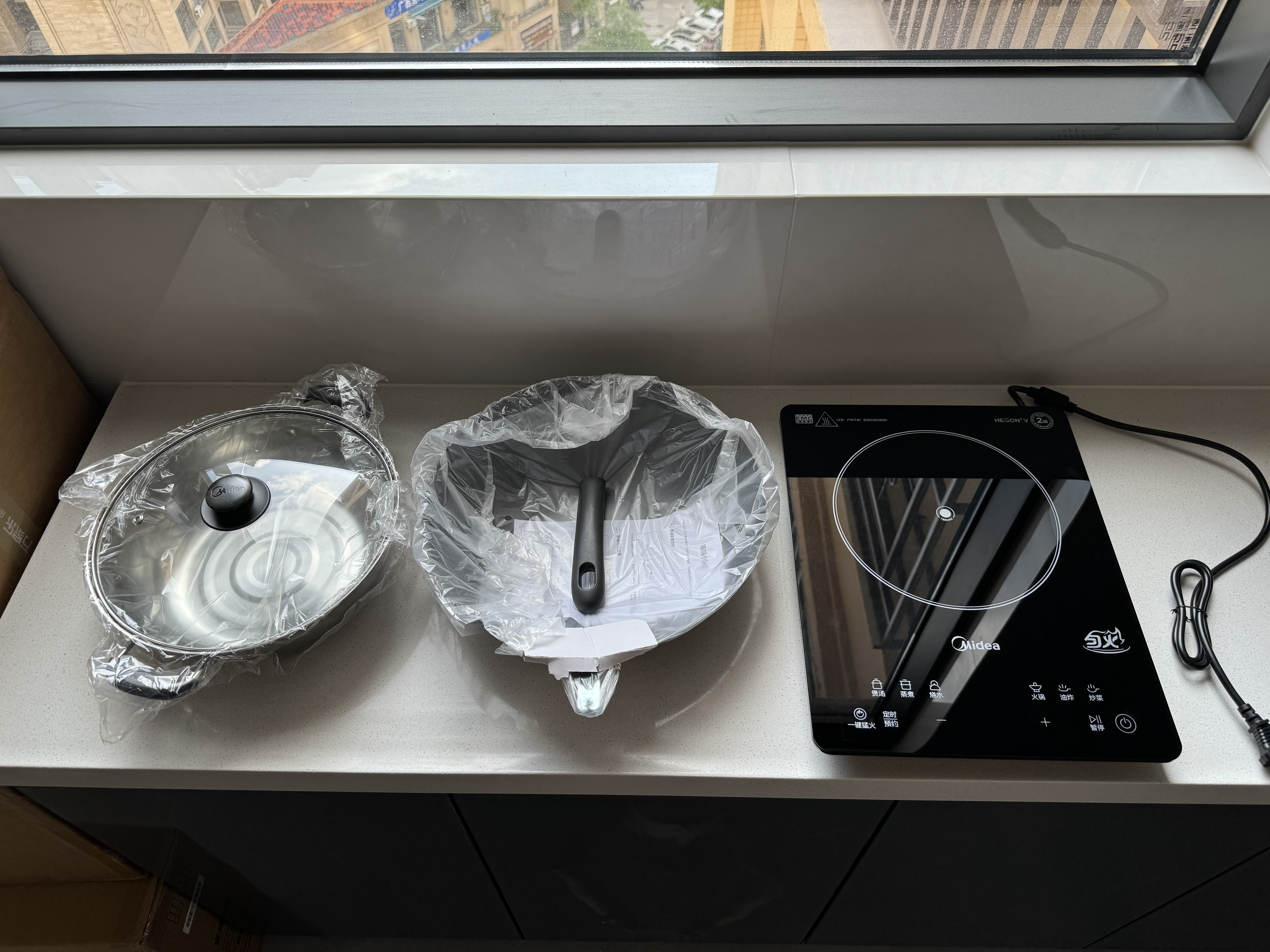 美的（Midea）电磁炉家用火锅2200W大功率电磁灶带锅套装炒锅一键爆炒触控面板电池炉大火力22RB20 实拍图